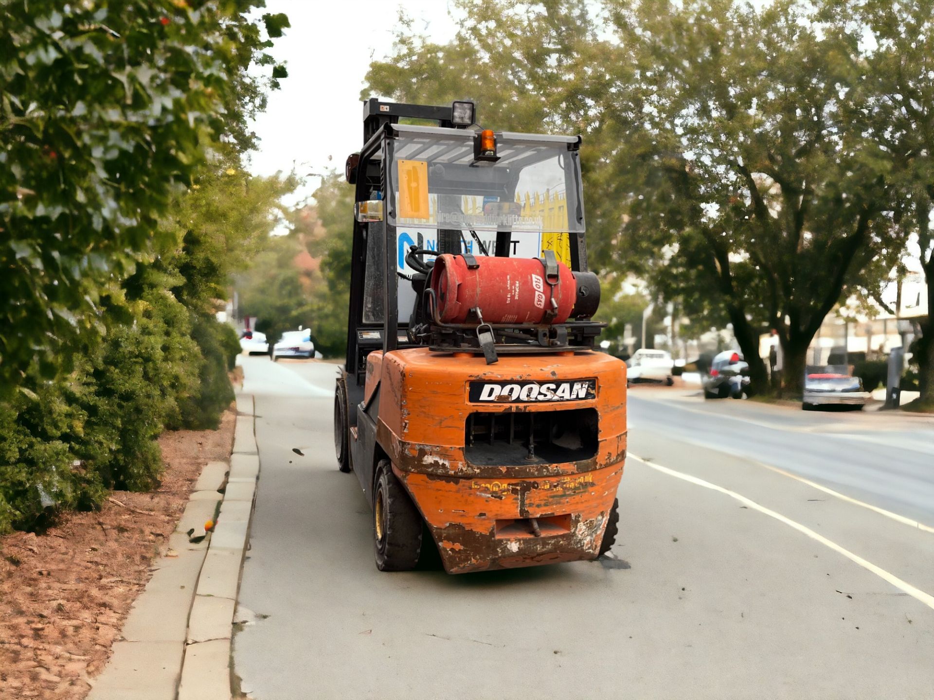 DOOSAN LPG FORKLIFT - MODEL G33P-3 (2007) - Image 3 of 6