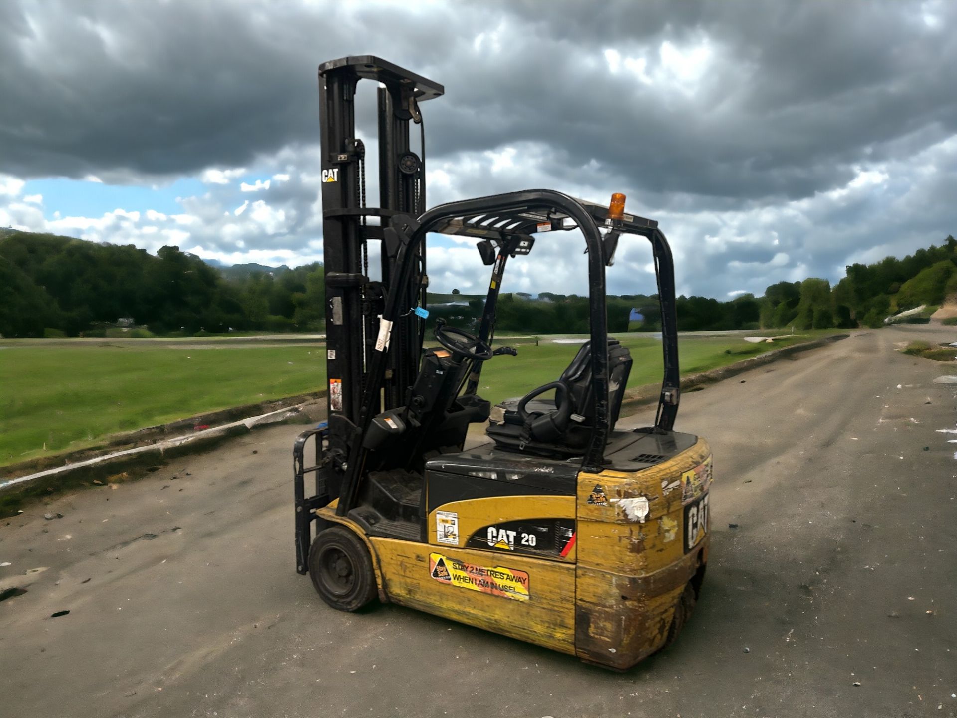 CAT EP20NT-48E ELECTRIC FORKLIFT - RELIABLE MATERIAL HANDLING SOLUTION **(INCLUDES CHARGER)** - Bild 3 aus 6