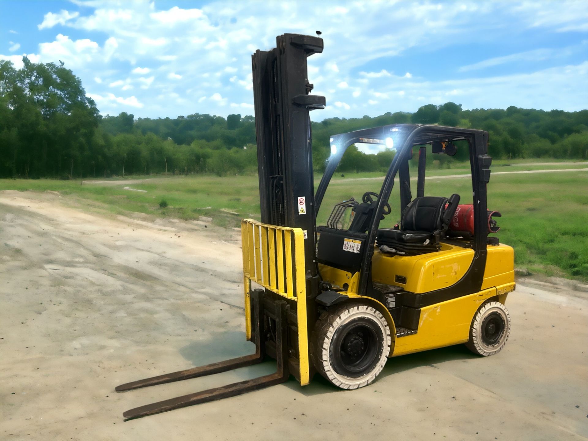 2010 YALE GLP30VX LPG FORKLIFT - Image 3 of 6