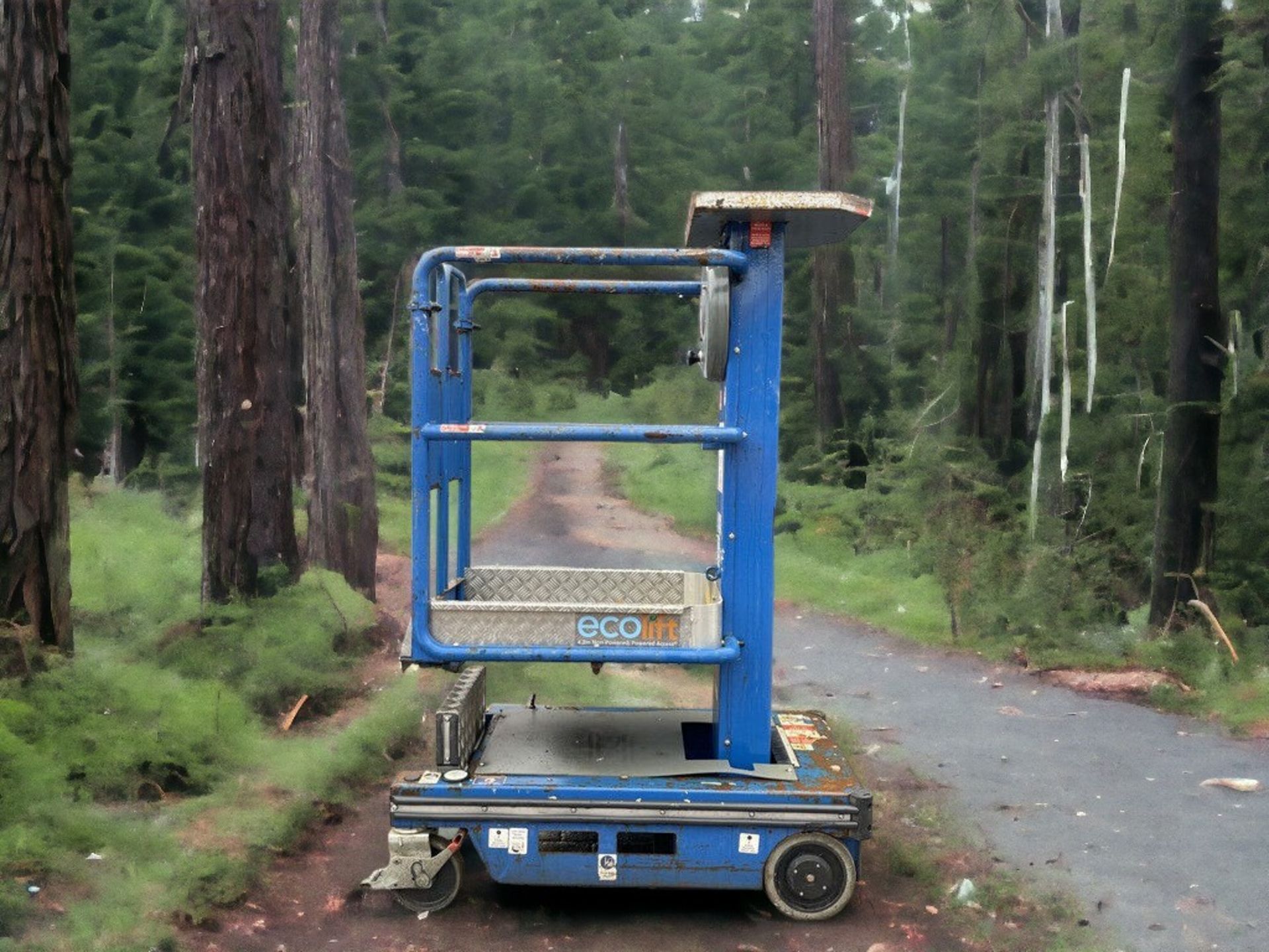 EFFICIENT AND PORTABLE: 2018 POWER TOWER ECOLIFT PUSH AROUND LIFT - Image 5 of 8