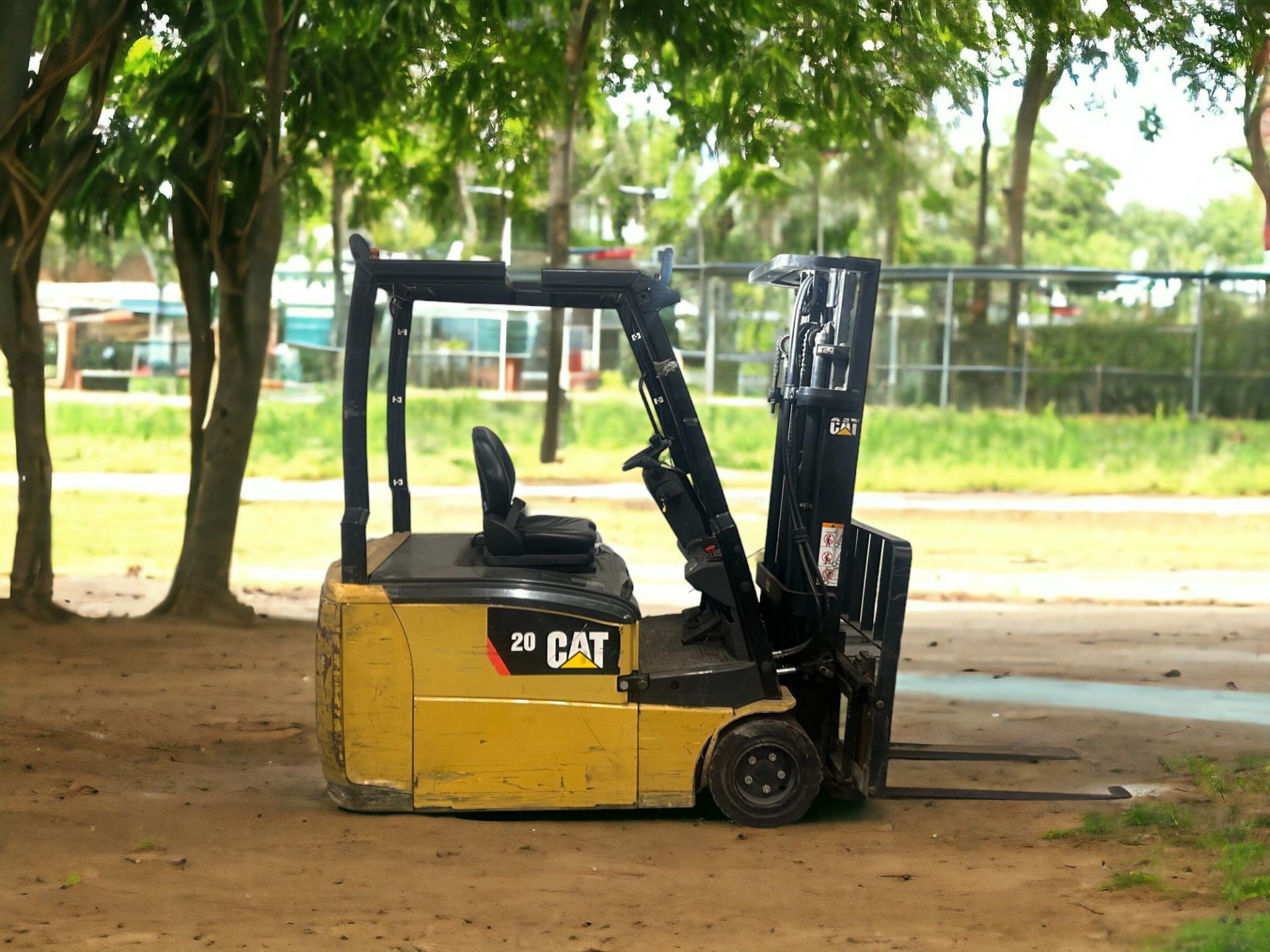 CAT LIFT TRUCKS EP20PNT ELECTRIC FORKLIFT **(INCLUDES CHARGER)**