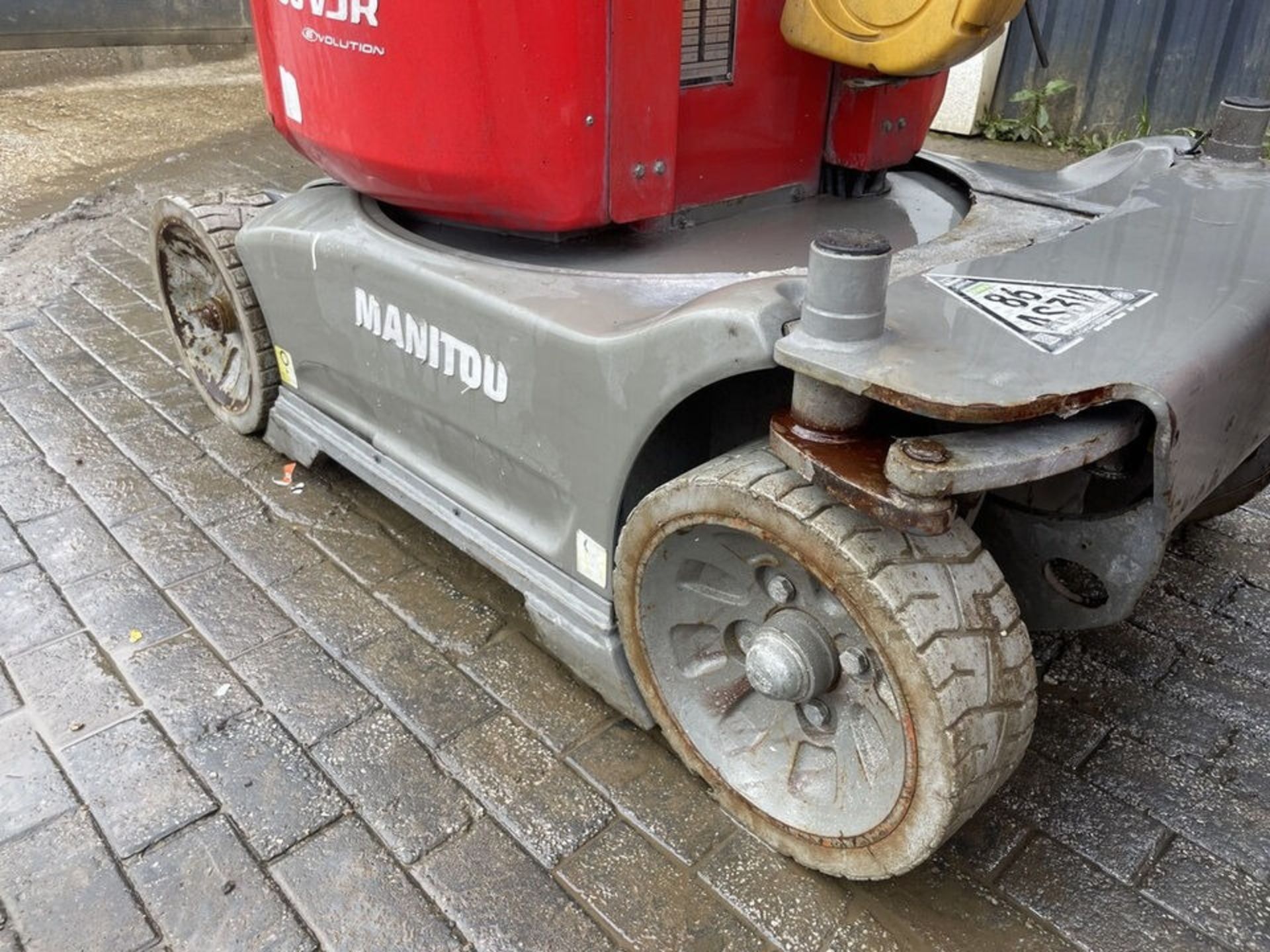 2018 MANITOU 100 VJR VERTICAL MAST LIFT - Image 11 of 12