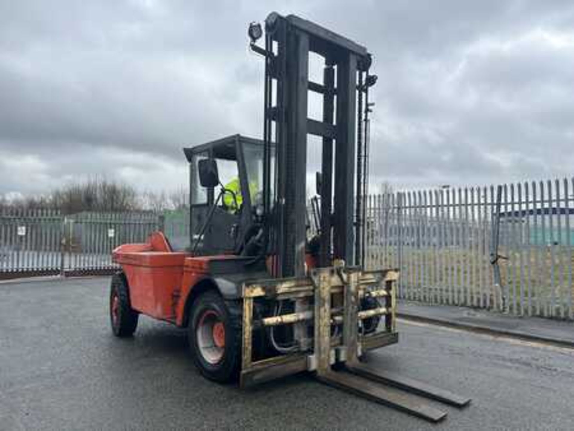 >>>SPECIAL CLEARANCE<<< LINDE DIESEL FORKLIFT - H100D (1996) - Image 3 of 6