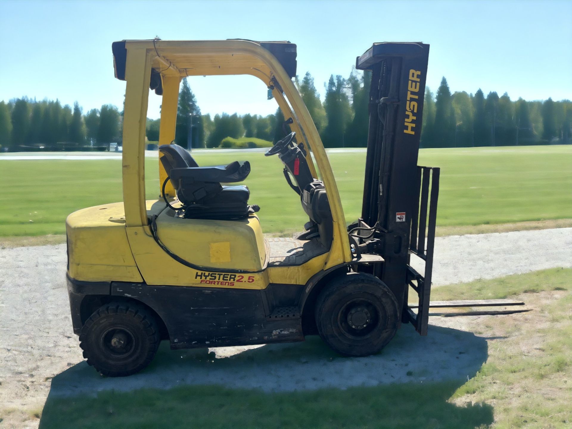 YEAR - 2012 HYSTER H2.5FT DIESEL FORKLIFT - Image 4 of 6