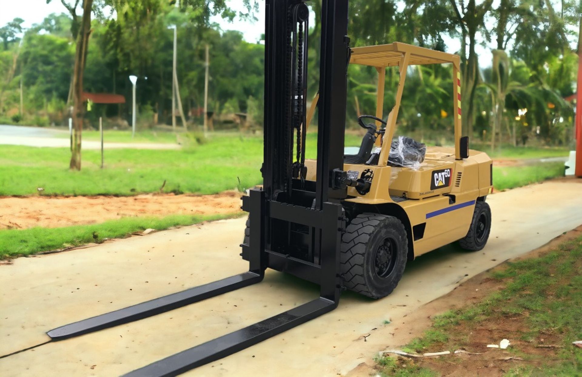 CAT DP 60 (6 TON ) DIESEL FORKLIFT - Image 7 of 9