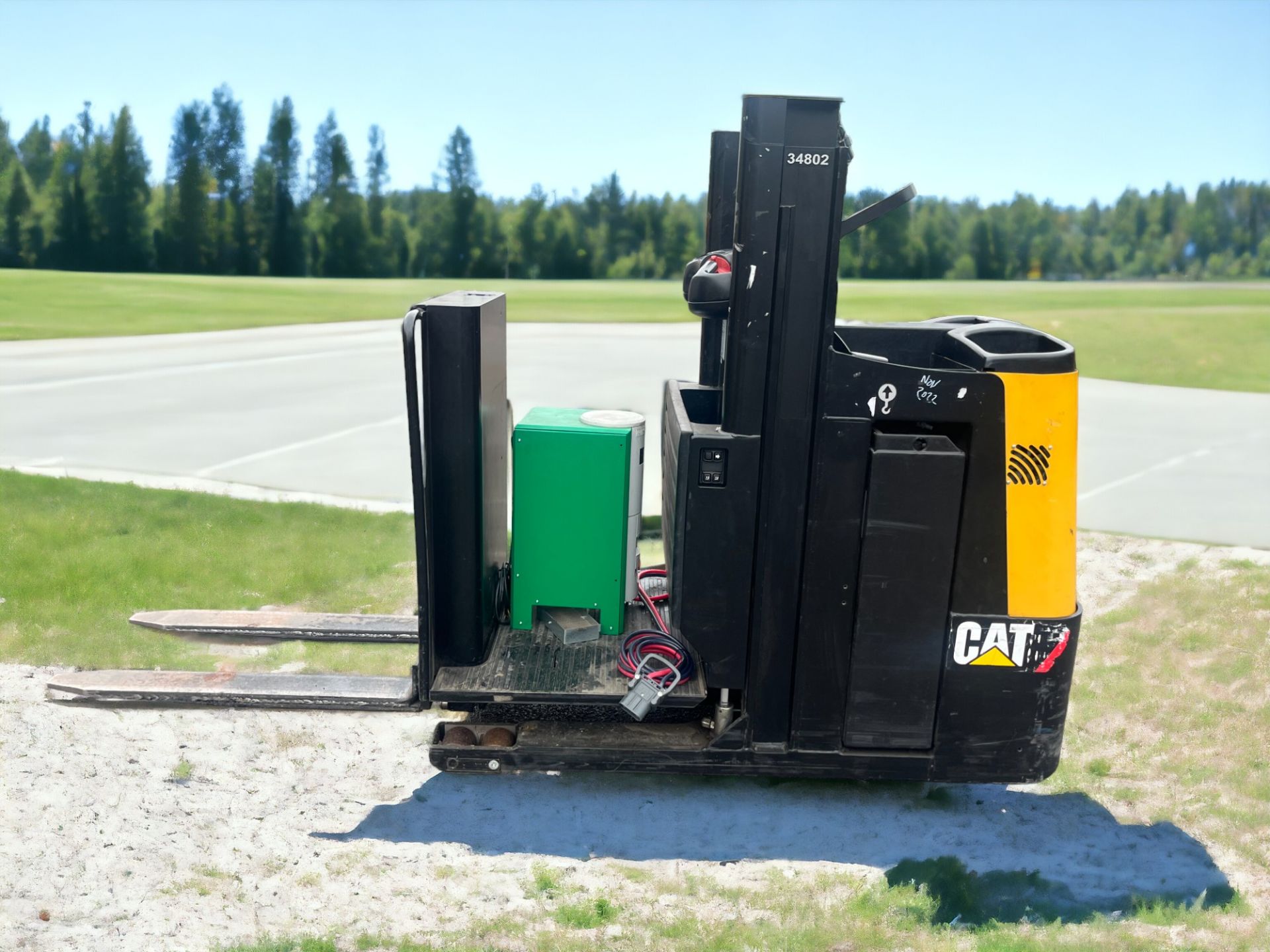 CAT LIFT TRUCKS ELECTRIC PALLET TRUCK - NOL10NF (2019) **(INCLUDES CHARGER)** - Image 3 of 4