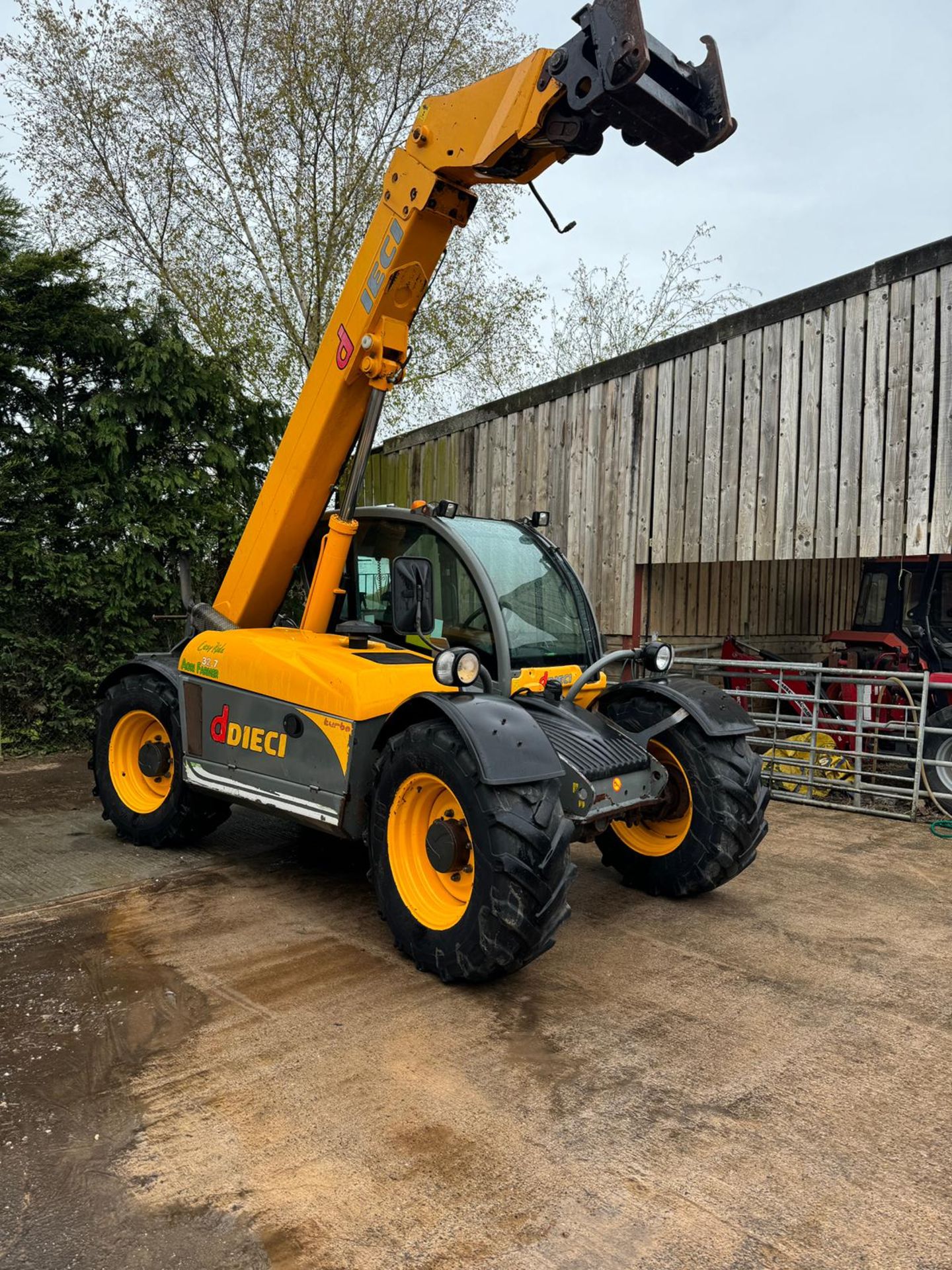 UNLOCK EFFICIENCY AND VERSATILITY: DIECI 32.7 AGRI FARMER TELEHANDLER