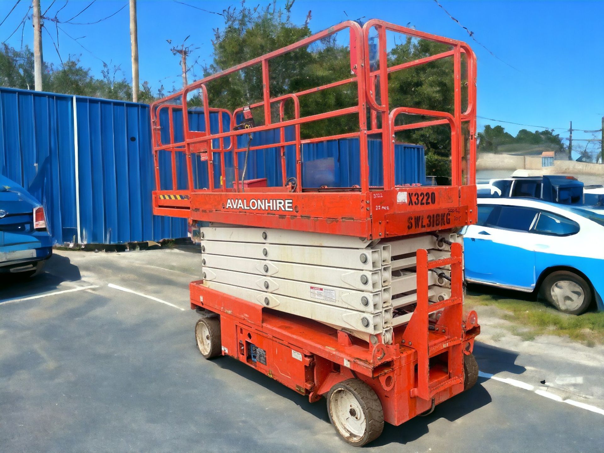 MAXIMIZE EFFICIENCY WITH THE 2015 SNORKEL S3246E ELECTRIC SCISSOR LIFT - Image 2 of 11