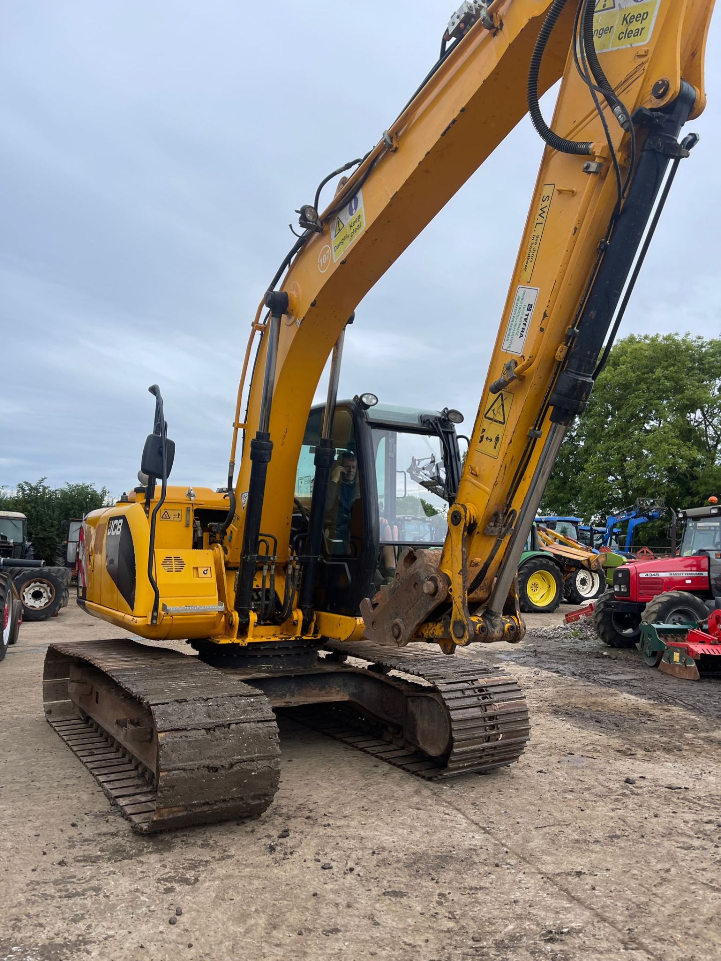 JCB JS130 DIGGER. - Image 9 of 16