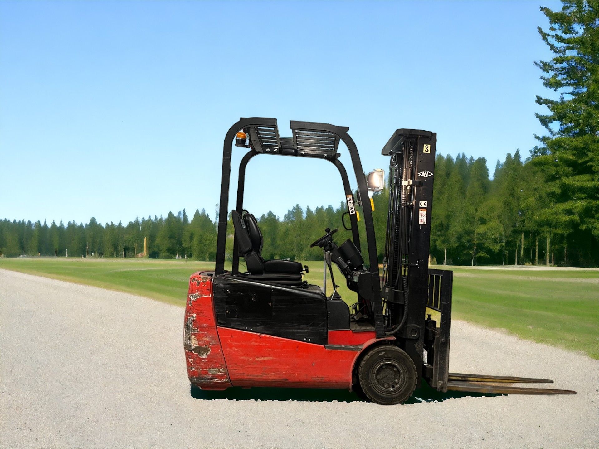 WHEEL FORKLIFT CPCD18J: RELIABLE PERFORMANCE FOR YOUR WAREHOUSE NEEDS **(INCLUDES CHARGER)** - Bild 4 aus 5