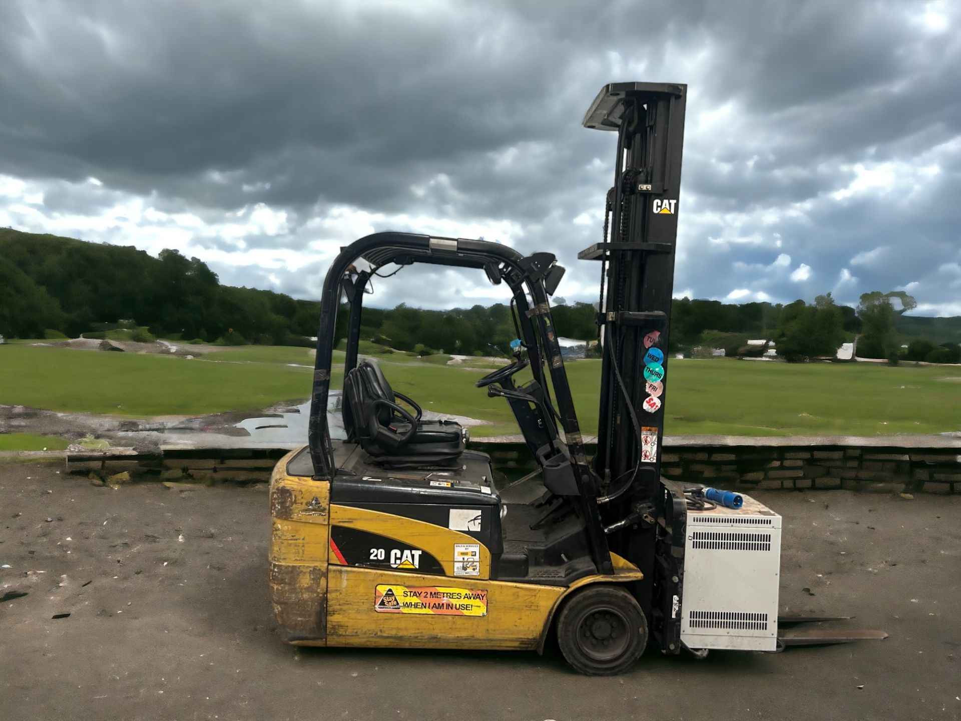 CAT EP20NT-48E ELECTRIC FORKLIFT - RELIABLE MATERIAL HANDLING SOLUTION **(INCLUDES CHARGER)** - Image 5 of 6