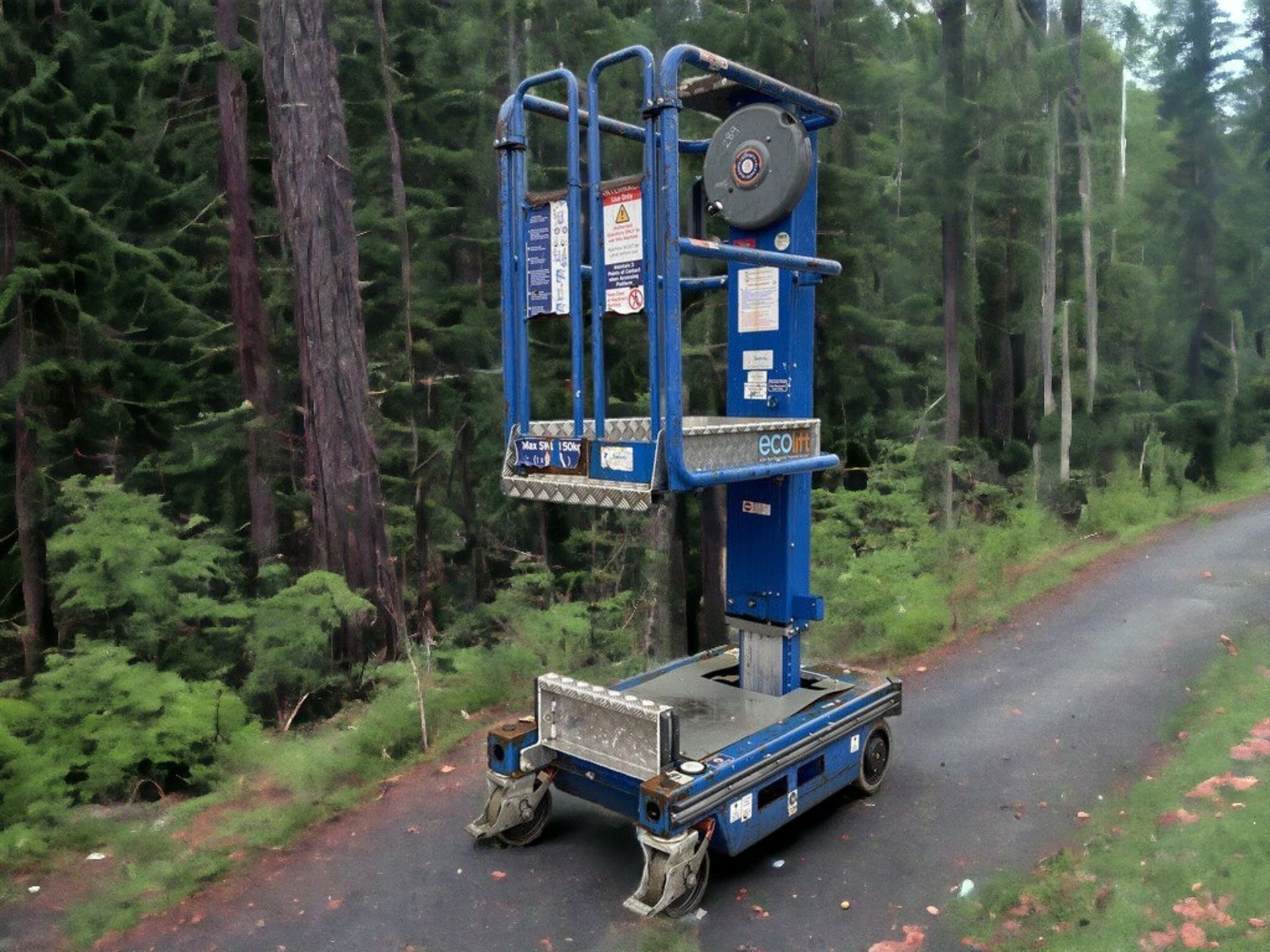 EFFICIENT AND PORTABLE: 2018 POWER TOWER ECOLIFT PUSH AROUND LIFT - Image 4 of 8