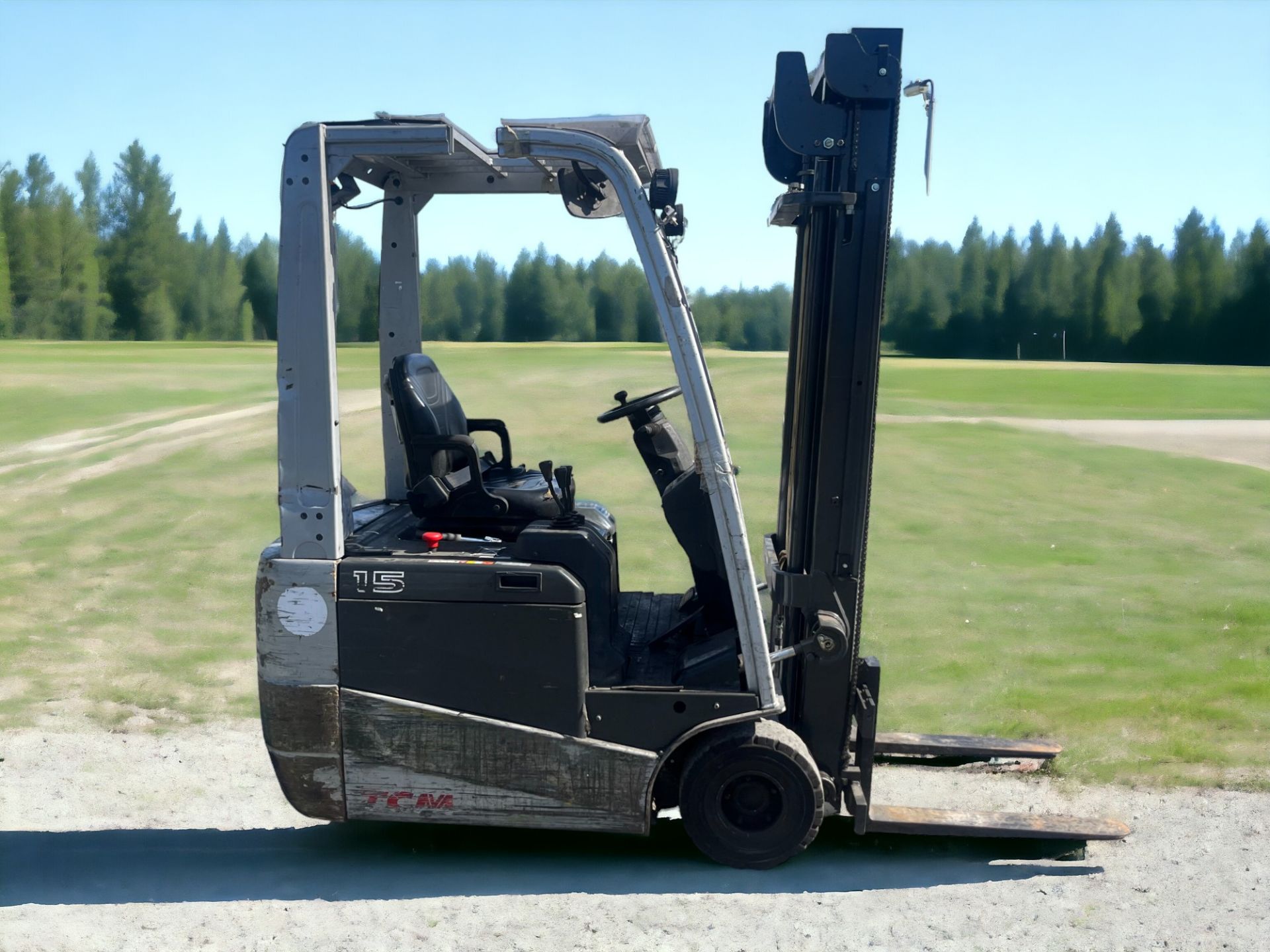 TCM ELECTRIC 3-WHEEL FORKLIFT - A1N1L15H (2015) **(INCLUDES CHARGER)** - Image 4 of 6