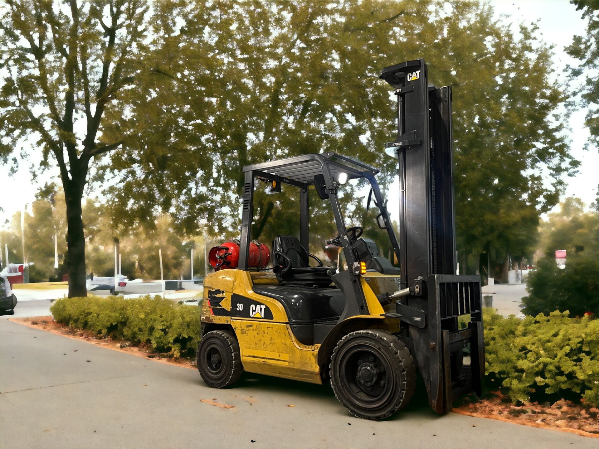 CAT LIFT TRUCKS LPG FORKLIFT - MODEL GP30NT (2016) - Image 4 of 6