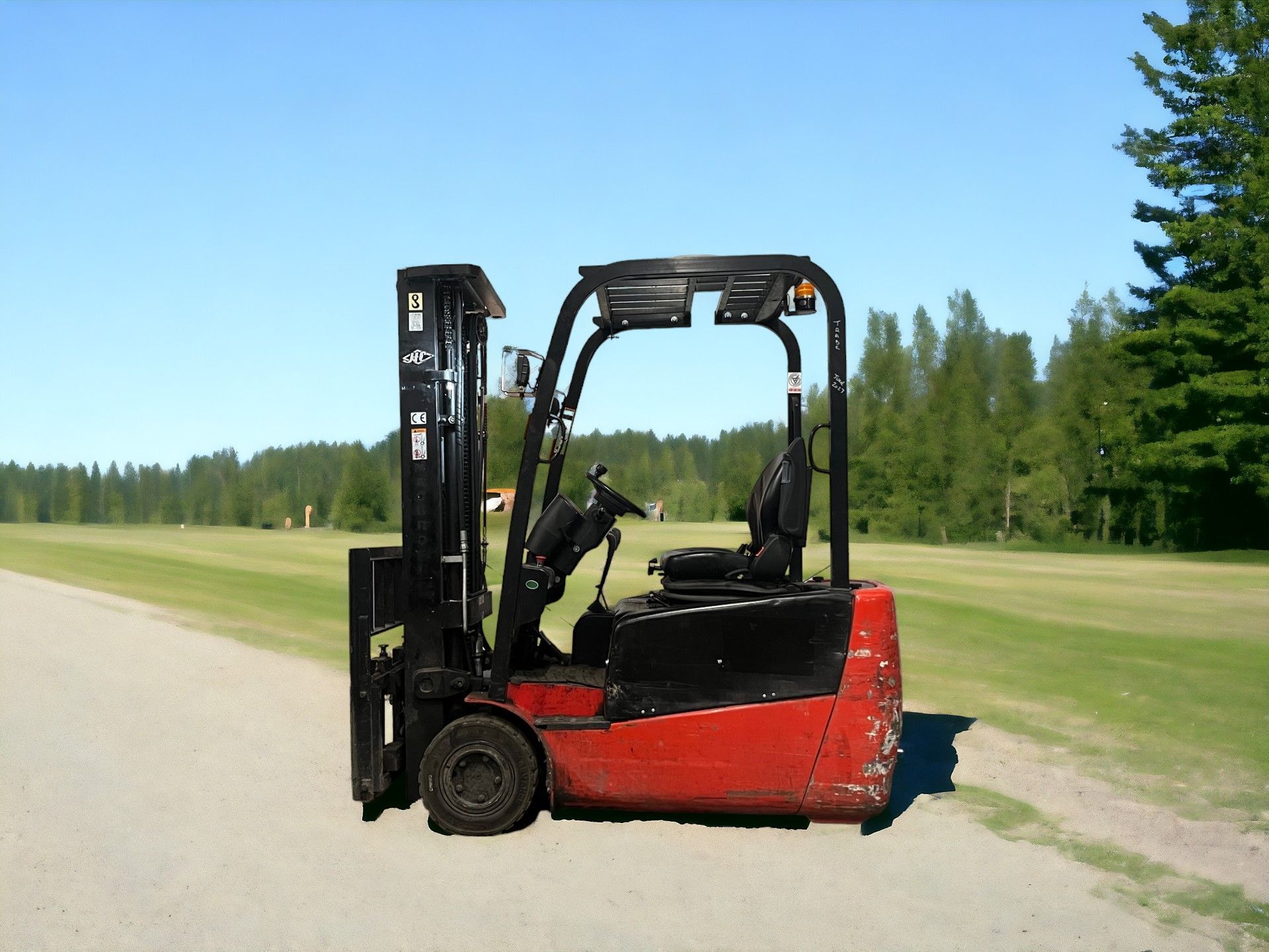 WHEEL FORKLIFT CPCD18J: RELIABLE PERFORMANCE FOR YOUR WAREHOUSE NEEDS **(INCLUDES CHARGER)**