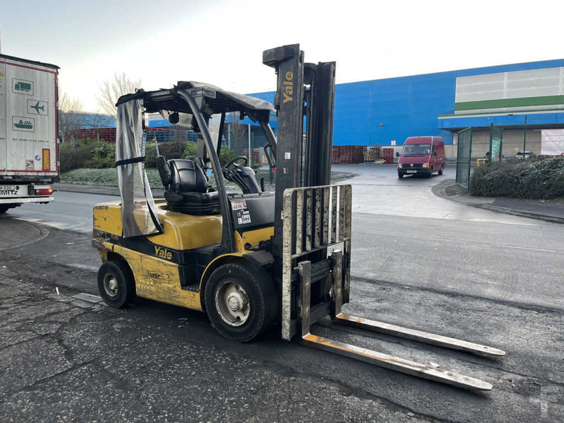 2017 DIESEL FORKLIFTS YALE GDP30VX - Image 2 of 5