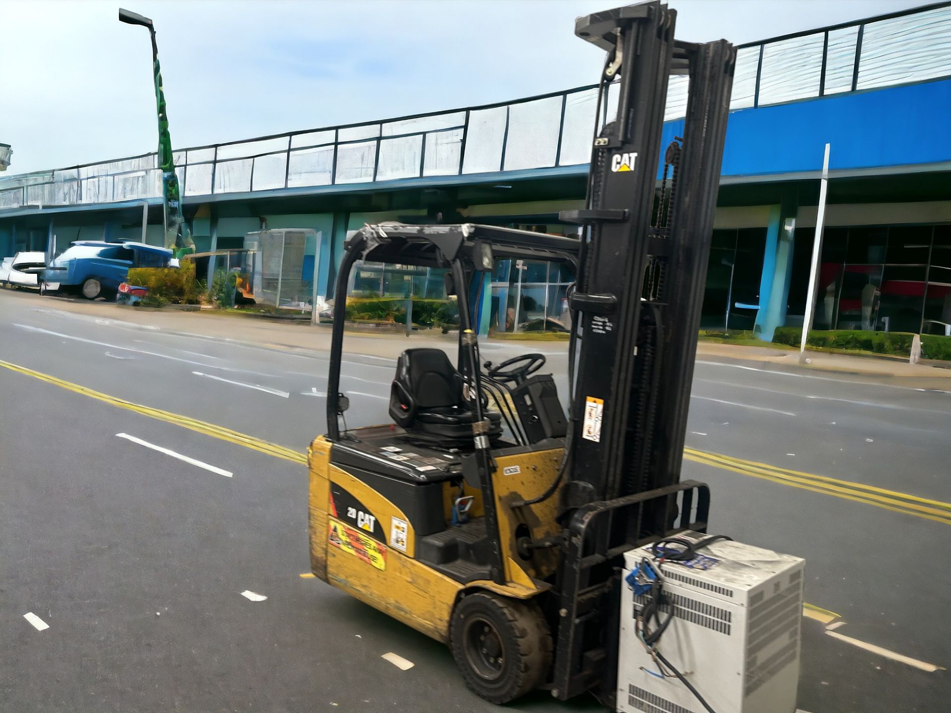 CAT EP20NT-48E ELECTRIC FORKLIFT - EFFICIENT MATERIAL HANDLING SOLUTION **(INCLUDES CHARGER)** - Bild 4 aus 6