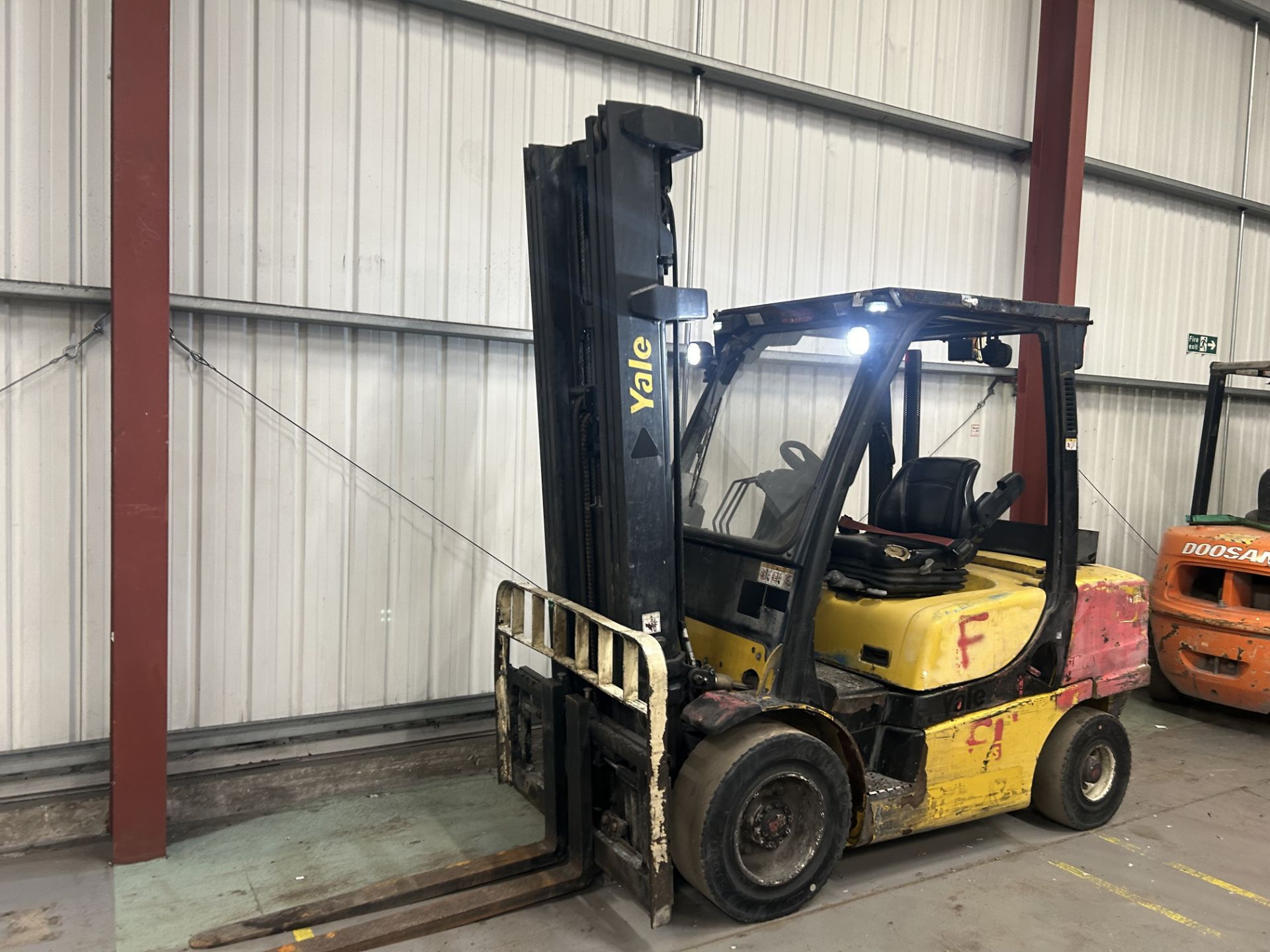 >>>SPECIAL CLEARANCE<<< DIESEL FORKLIFTS YALE GDP35VX - Image 5 of 6