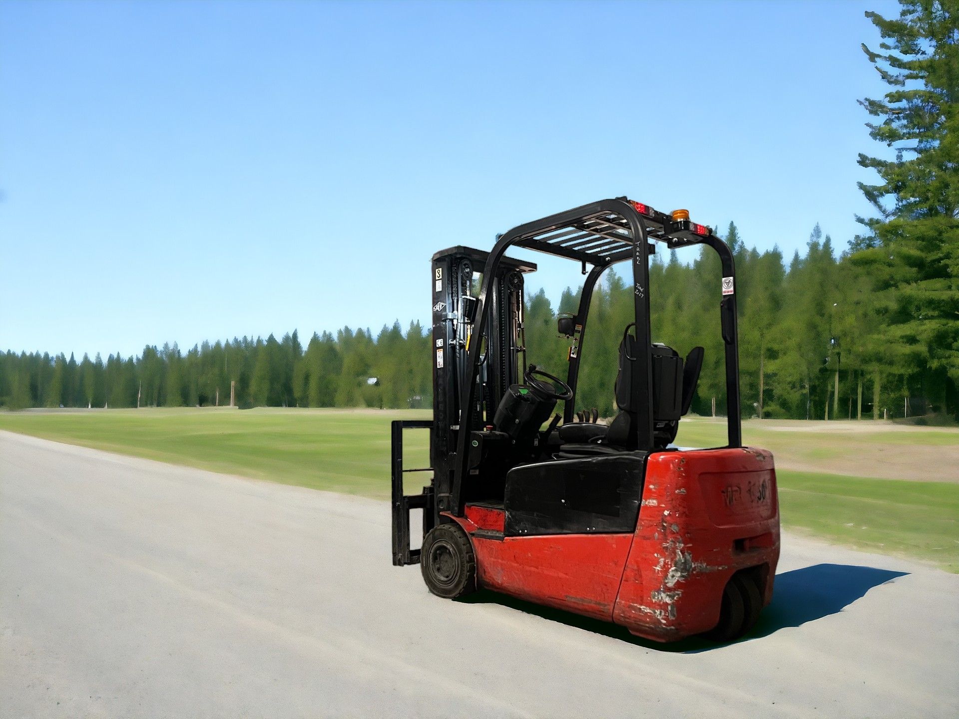 WHEEL FORKLIFT CPCD18J: RELIABLE PERFORMANCE FOR YOUR WAREHOUSE NEEDS **(INCLUDES CHARGER)** - Bild 2 aus 5