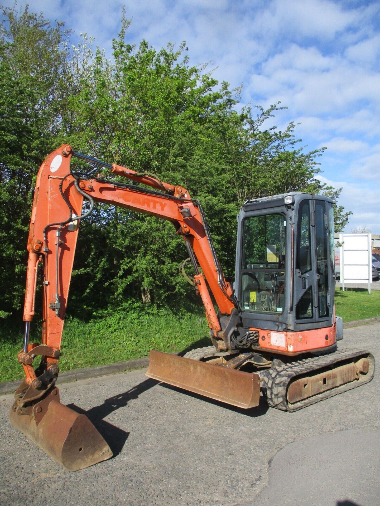UNLEASH EFFICIENCY AND POWER WITH THE HITACHI ZX35U EXCAVATOR - Image 2 of 9