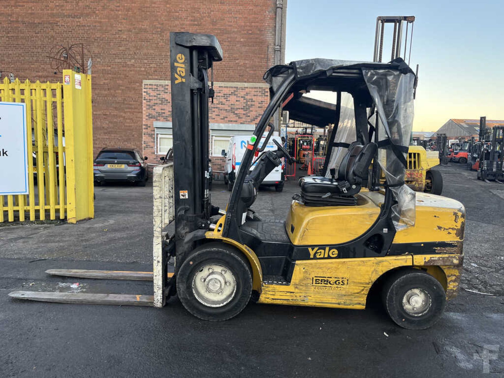 2017 DIESEL FORKLIFTS YALE GDP30VX