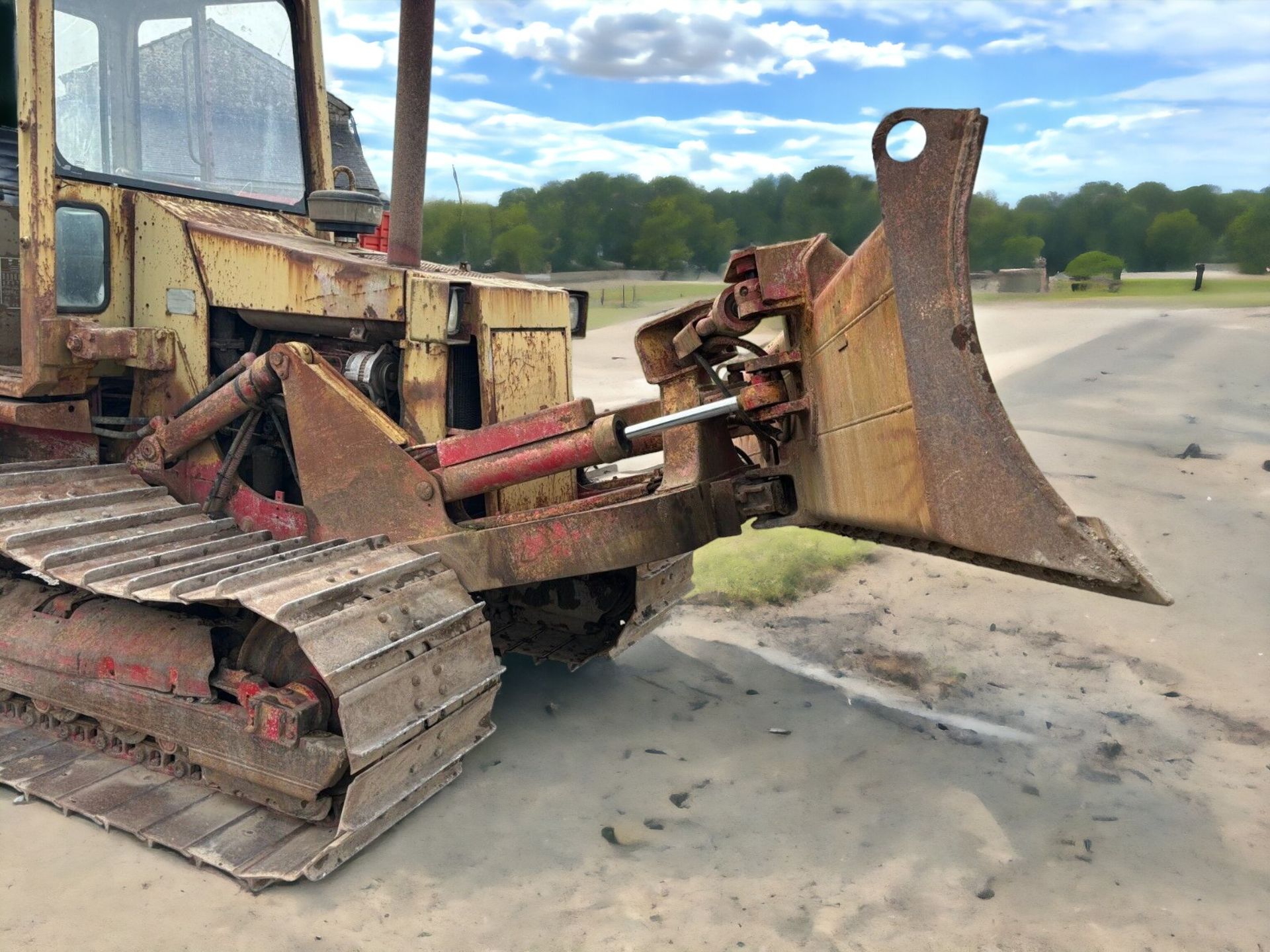 CATERPILLAR D3C BULLDOZER - Image 6 of 23