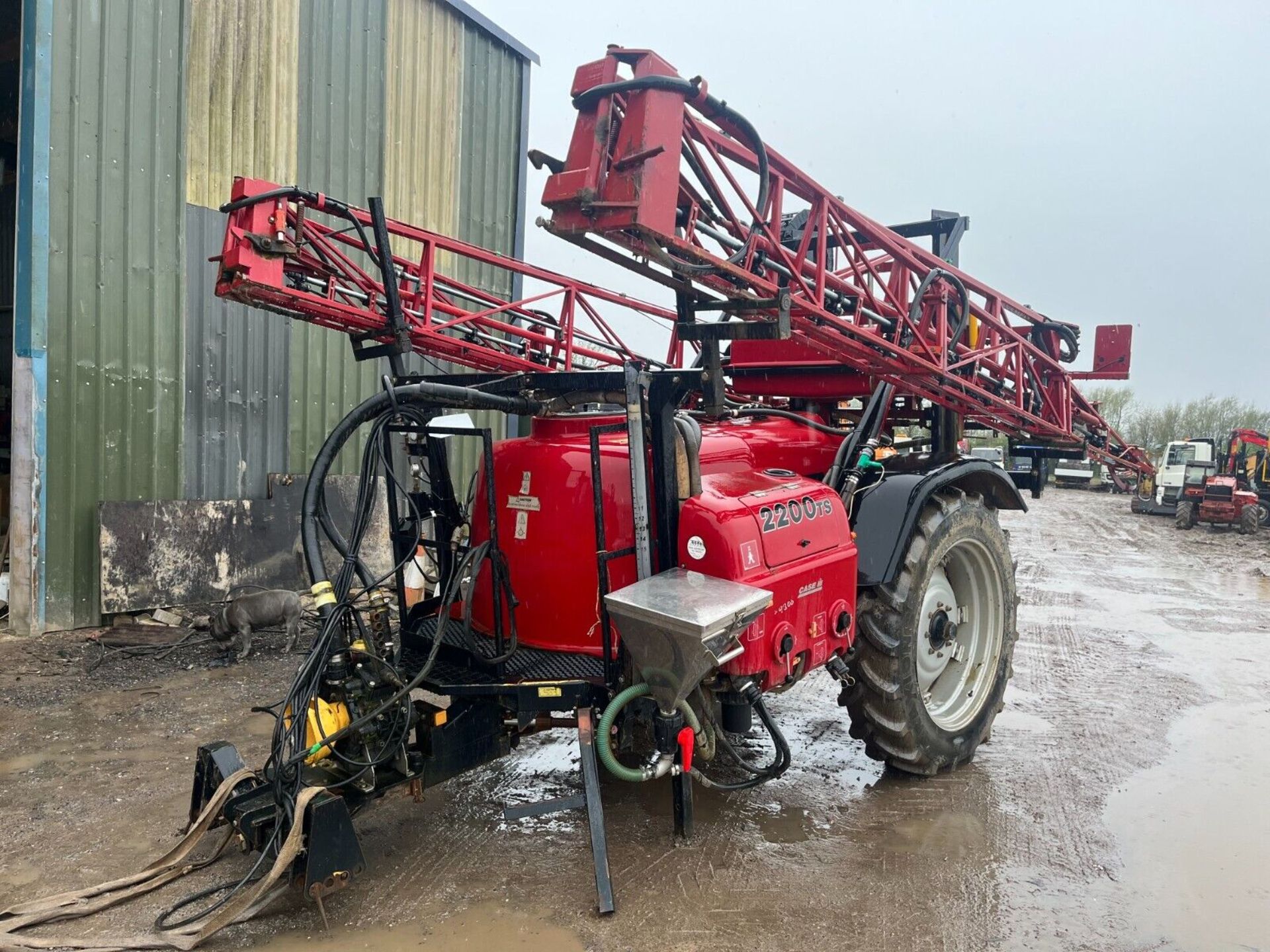 YEAR 2000 CASE 2200 TS CROP SPRAYER