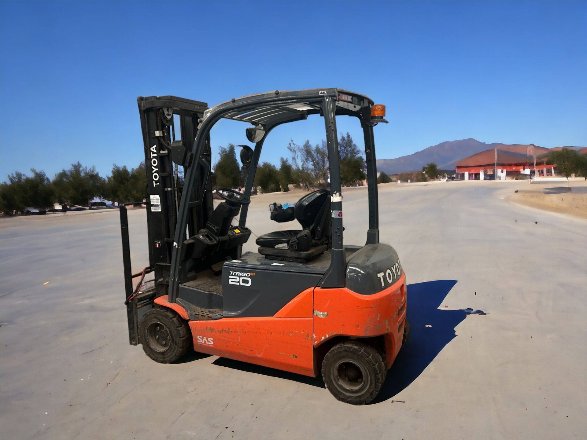 TOYOTA 8FBM20T ELECTRIC FORKLIFT - EFFICIENT MATERIAL HANDLING SOLUTION **(INCLUDES CHARGER)**