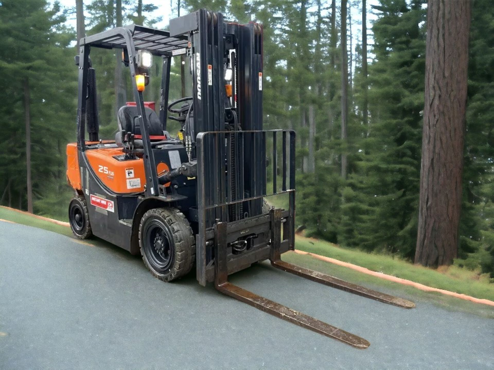 EFFICIENCY ELEVATED: DOOSAN D25GP DIESEL FORKLIFT - Image 2 of 13