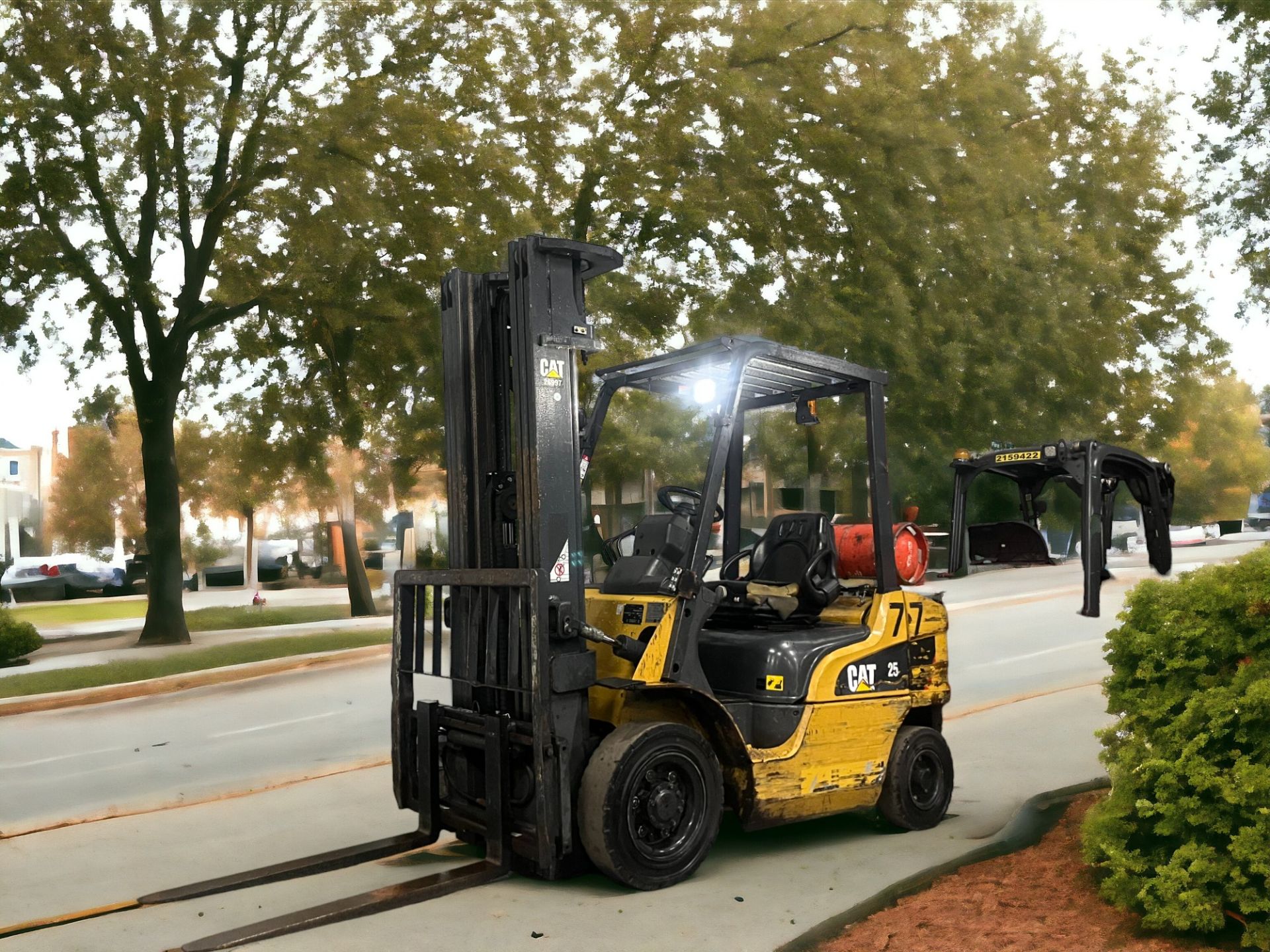 CAT LIFT TRUCKS LPG FORKLIFT - MODEL GP25NT (2015) - Image 4 of 6