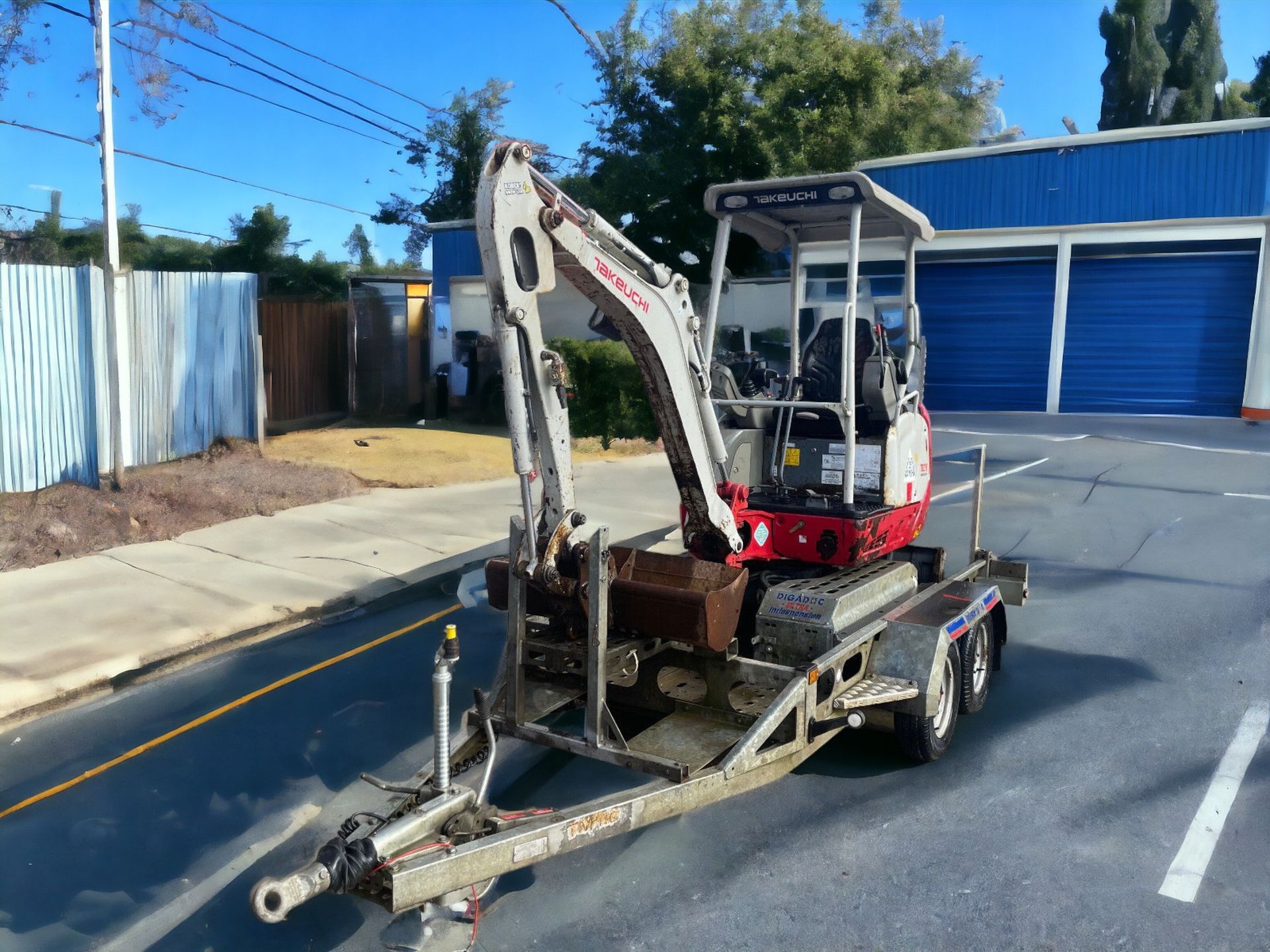COMPLETE EXCAVATION SOLUTION: 2015 TAKEUCHI TB216 MINI EXCAVATOR WITH TRAILER - Image 3 of 6