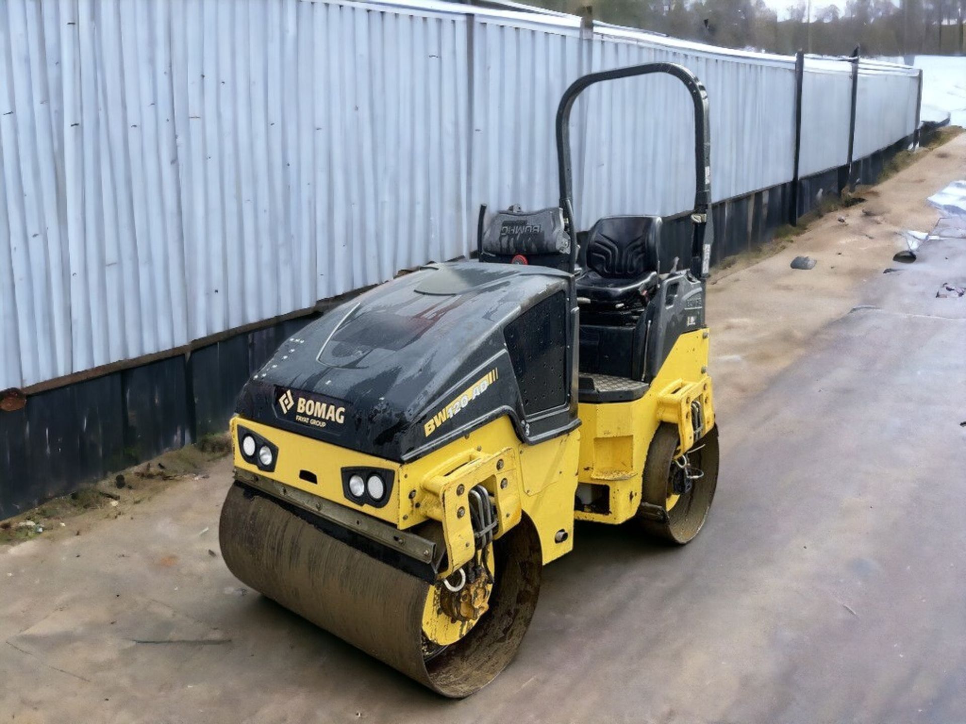 EFFICIENT AND RELIABLE 2014 BOMAG BW 120 AD-5 ROLLER - Image 5 of 11