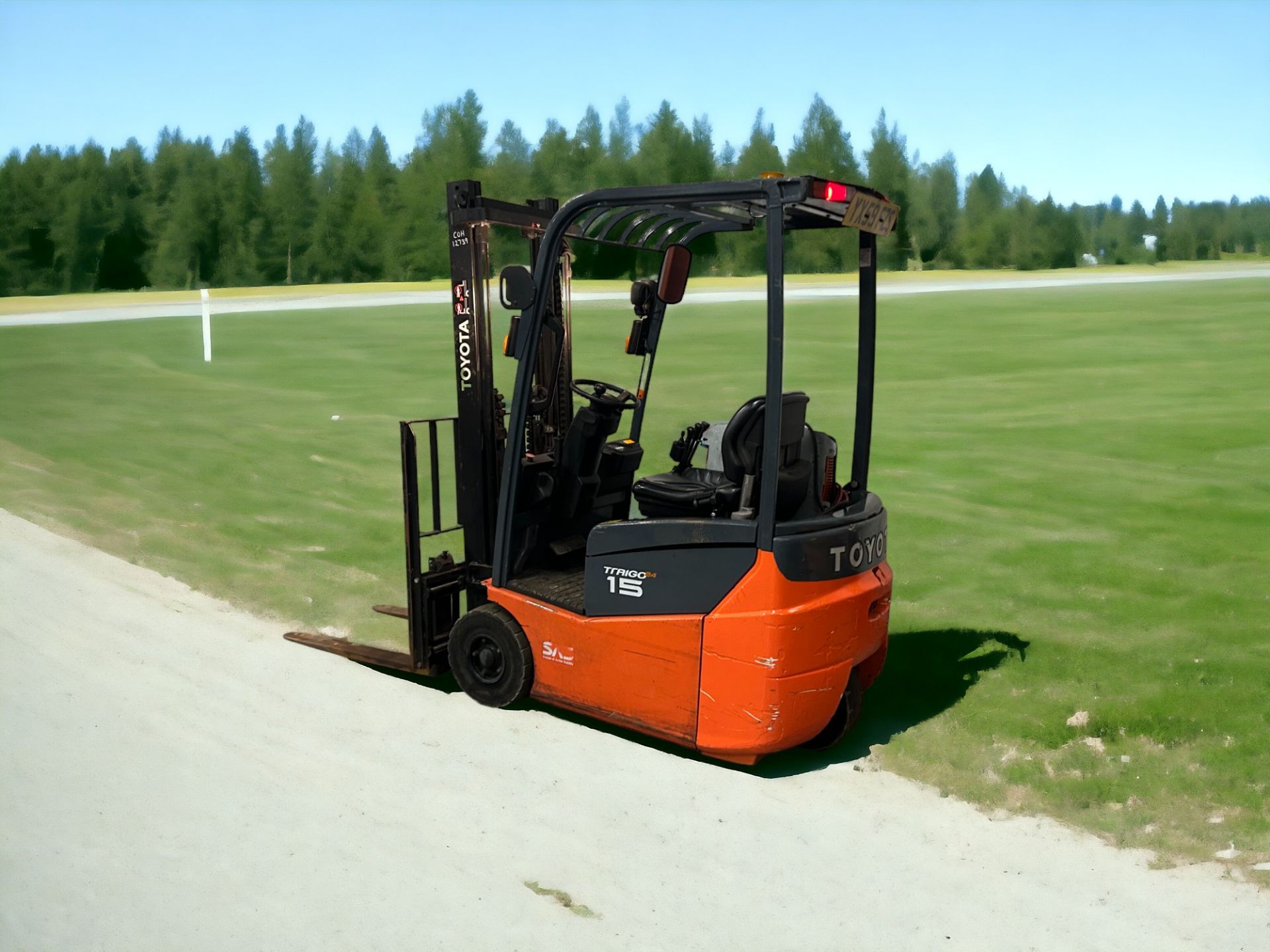 TOYOTA 7FBEST15 ELECTRIC FORKLIFT **(INCLUDES CHARGER)** - Image 5 of 8