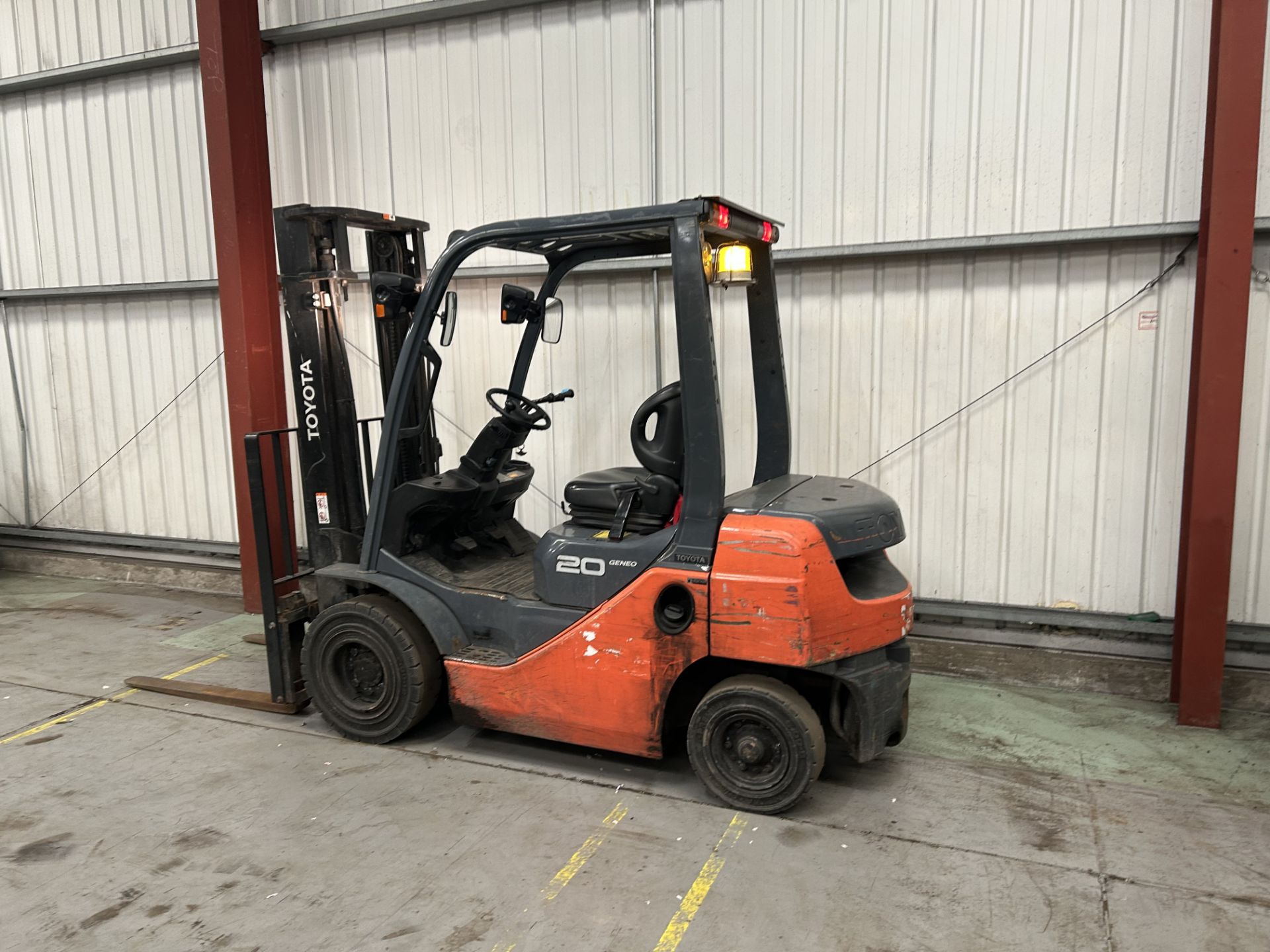 TOYOTA 52-8FDF20 DIESEL FORKLIFT: PRECISION, POWER, AND PERFORMANCE - Image 2 of 5