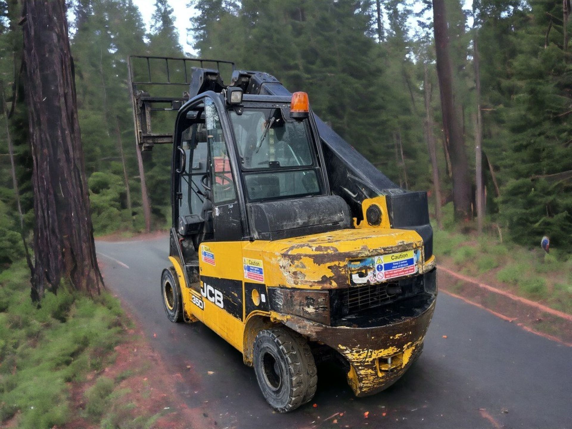 EFFICIENT AND RELIABLE: 2011 JCB TELETRUK TLT35D TELEHANDLER - ONLY 8201 HOURS - Image 2 of 9
