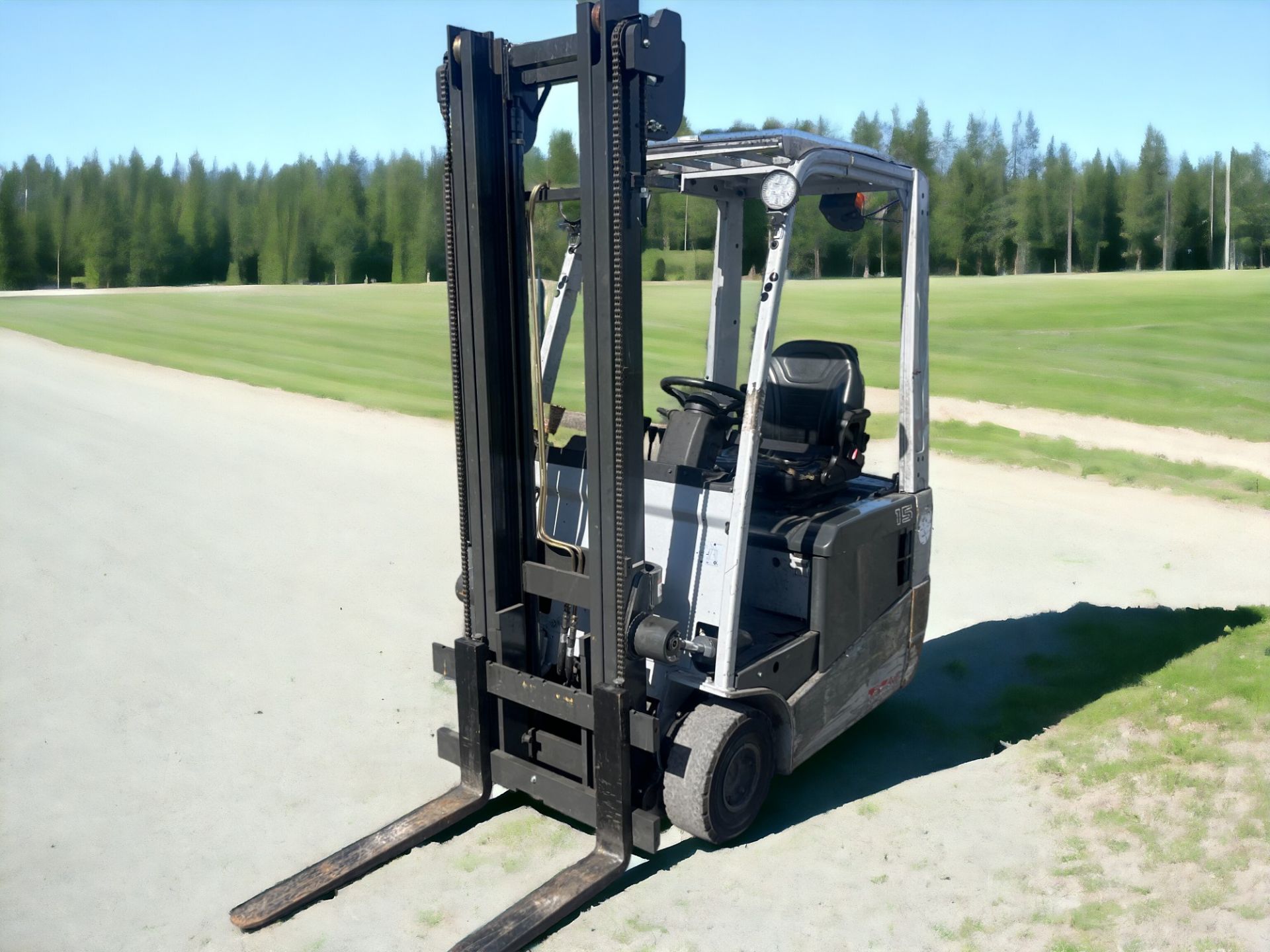 TCM ELECTRIC 3-WHEEL FORKLIFT - A1N1L15H (2015) **(INCLUDES CHARGER)** - Image 2 of 6