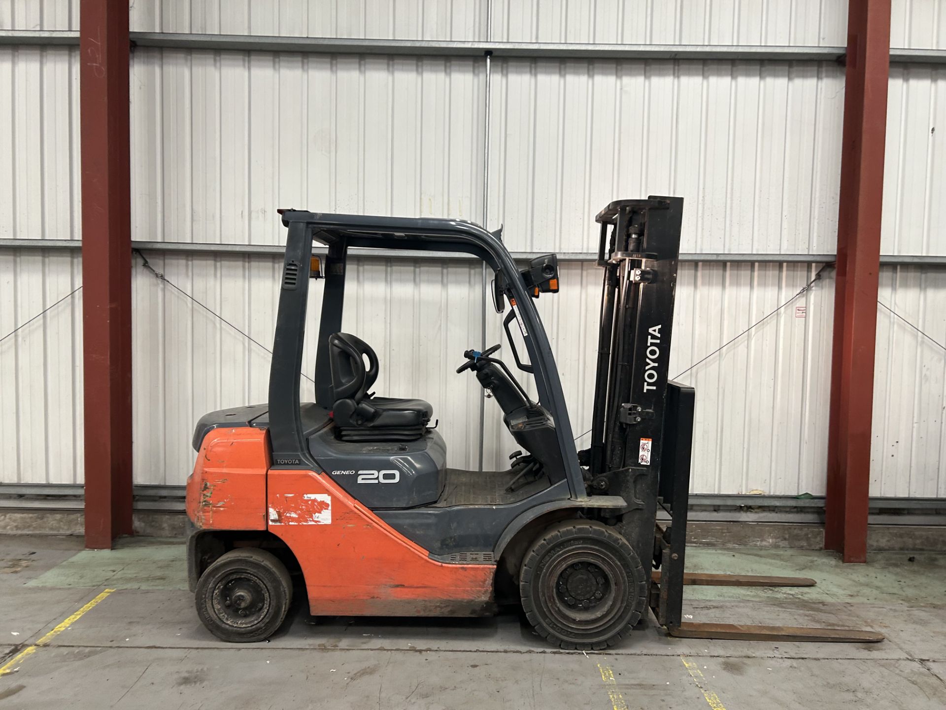 TOYOTA 52-8FDF20 DIESEL FORKLIFT: PRECISION, POWER, AND PERFORMANCE - Image 4 of 5
