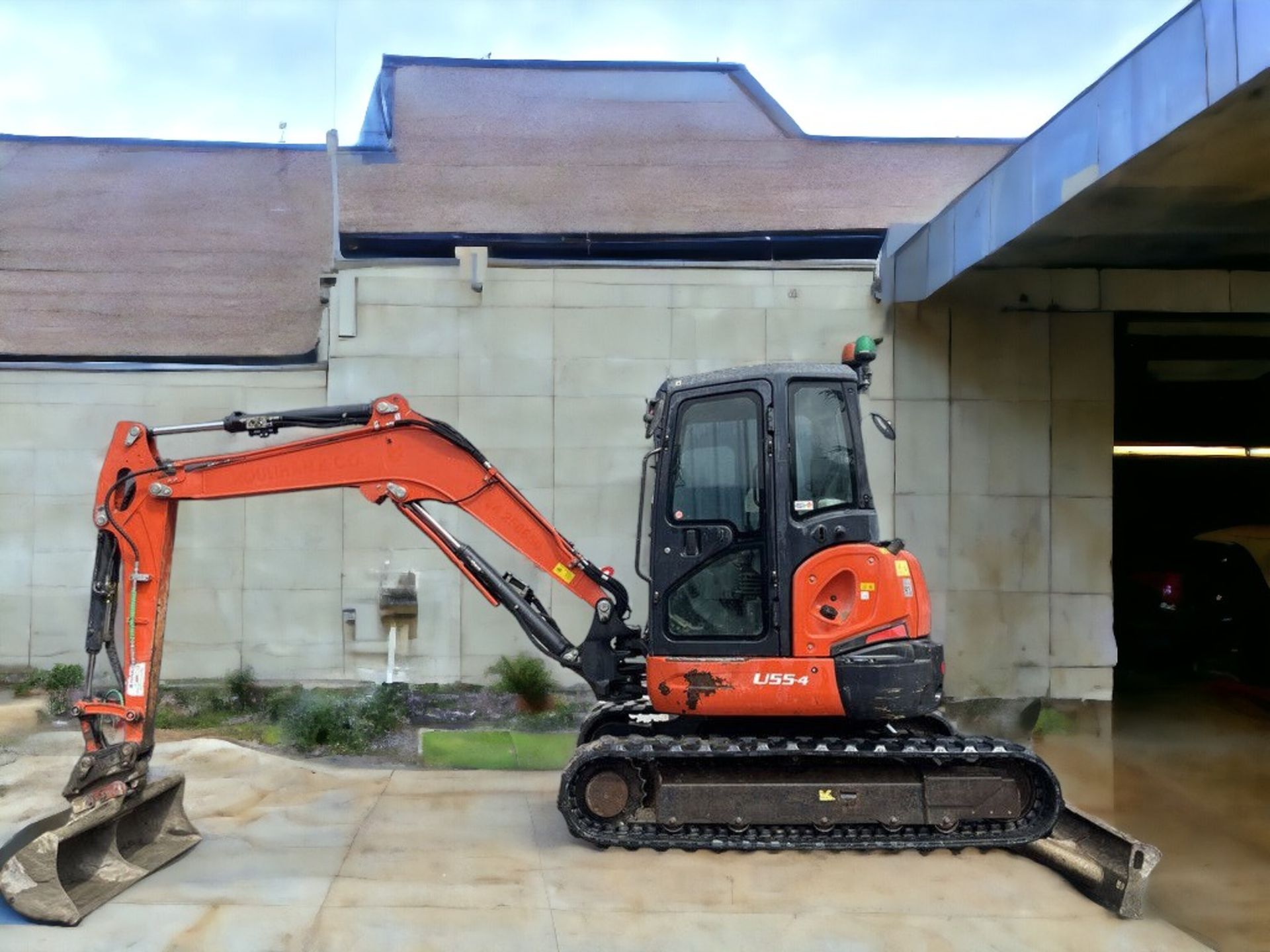 KUBOTA U55-4 MINI EXCAVATOR - Image 4 of 11