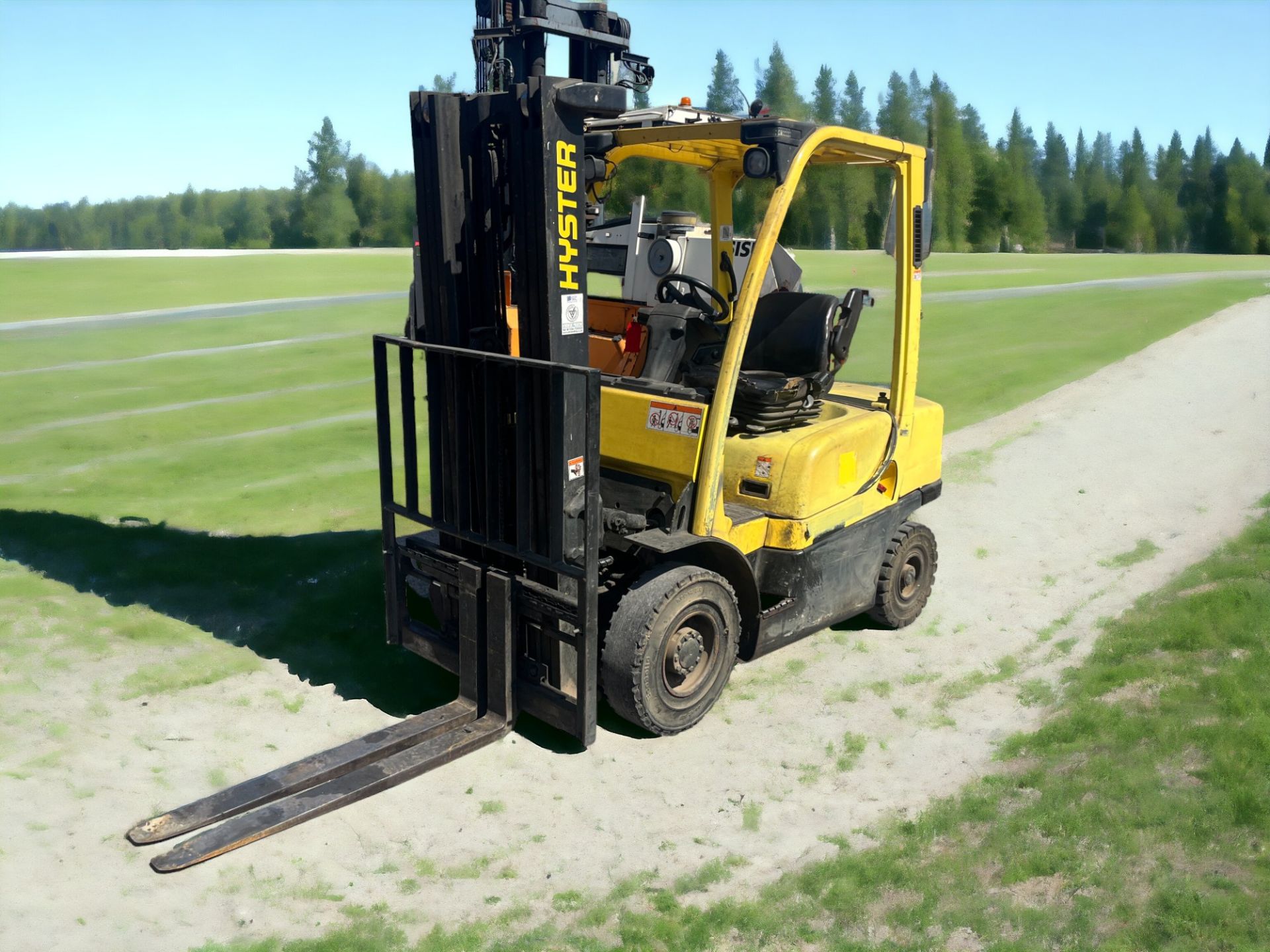 YEAR - 2012 HYSTER H2.5FT DIESEL FORKLIFT - Image 3 of 6