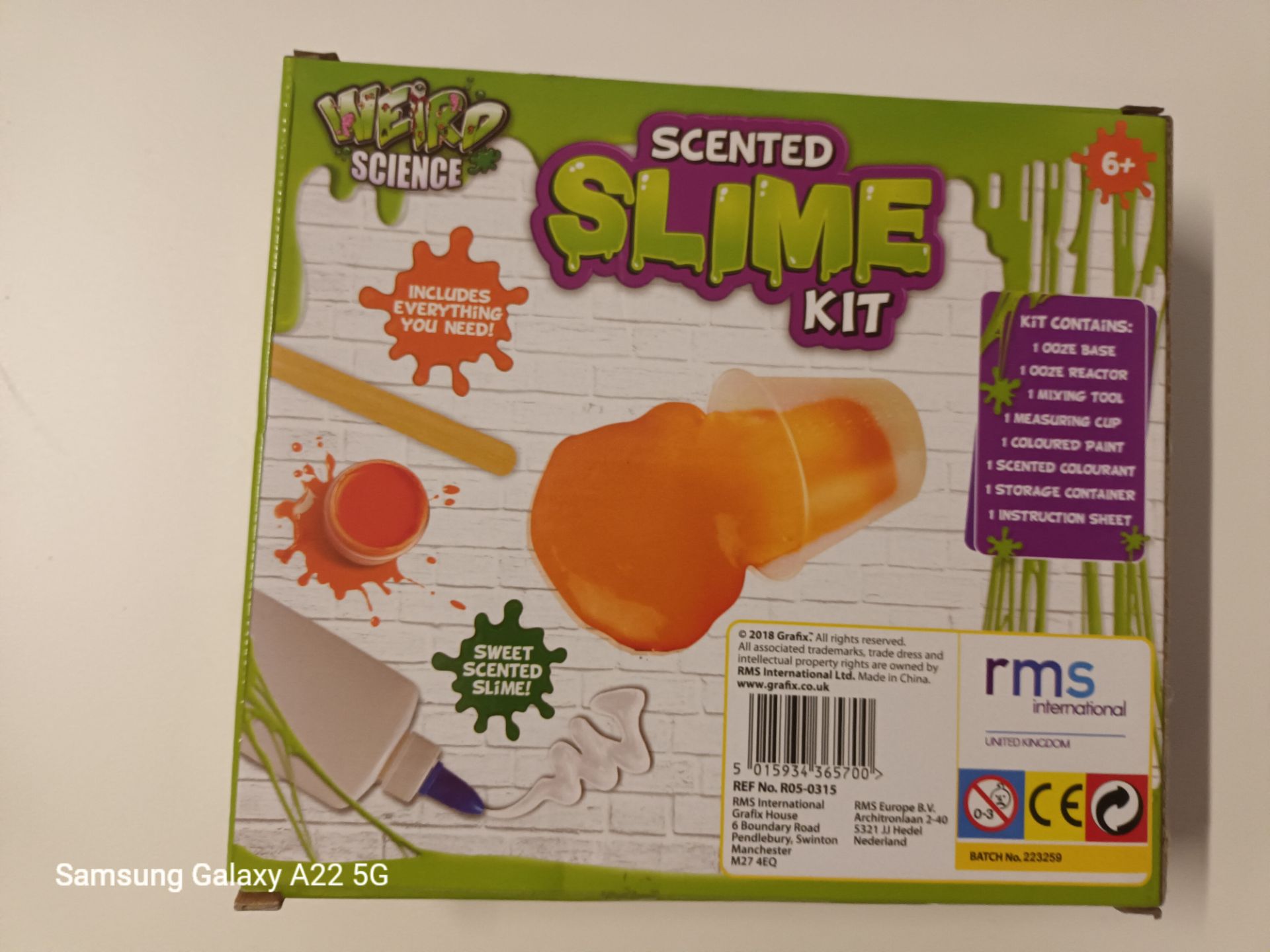 755 UNITS - SEE DESCRIPTION - NEW STOCK MIXED SCIENCE KITS, BEAD TATTOOS & SLIME KITS