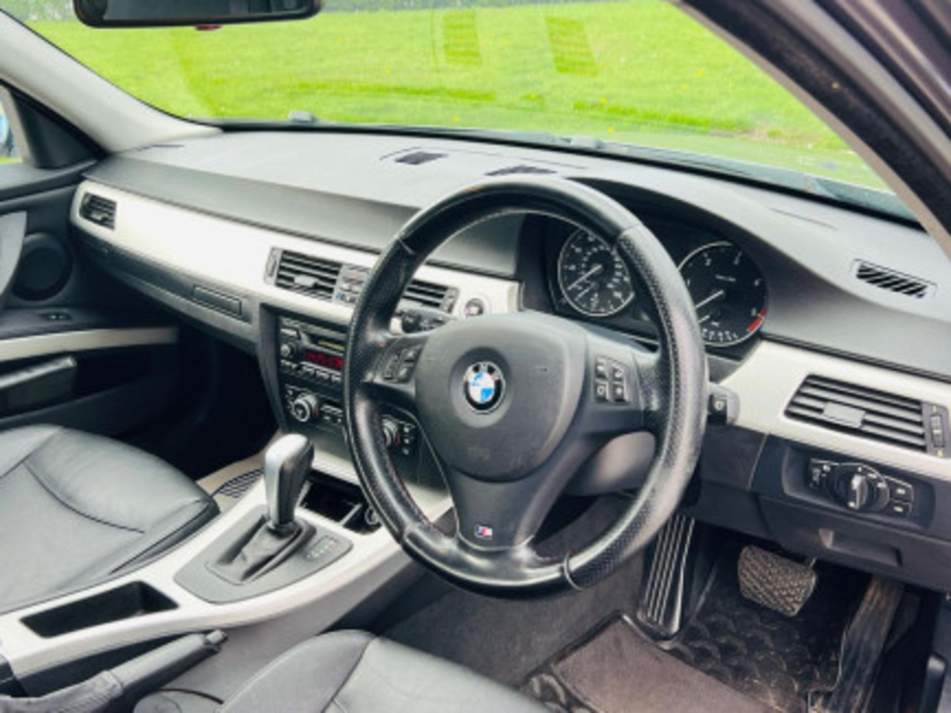 LUXURY ON WHEELS: BMW 3 SERIES 320D SE TOURING >>--NO VAT ON HAMMER--<< - Image 7 of 122