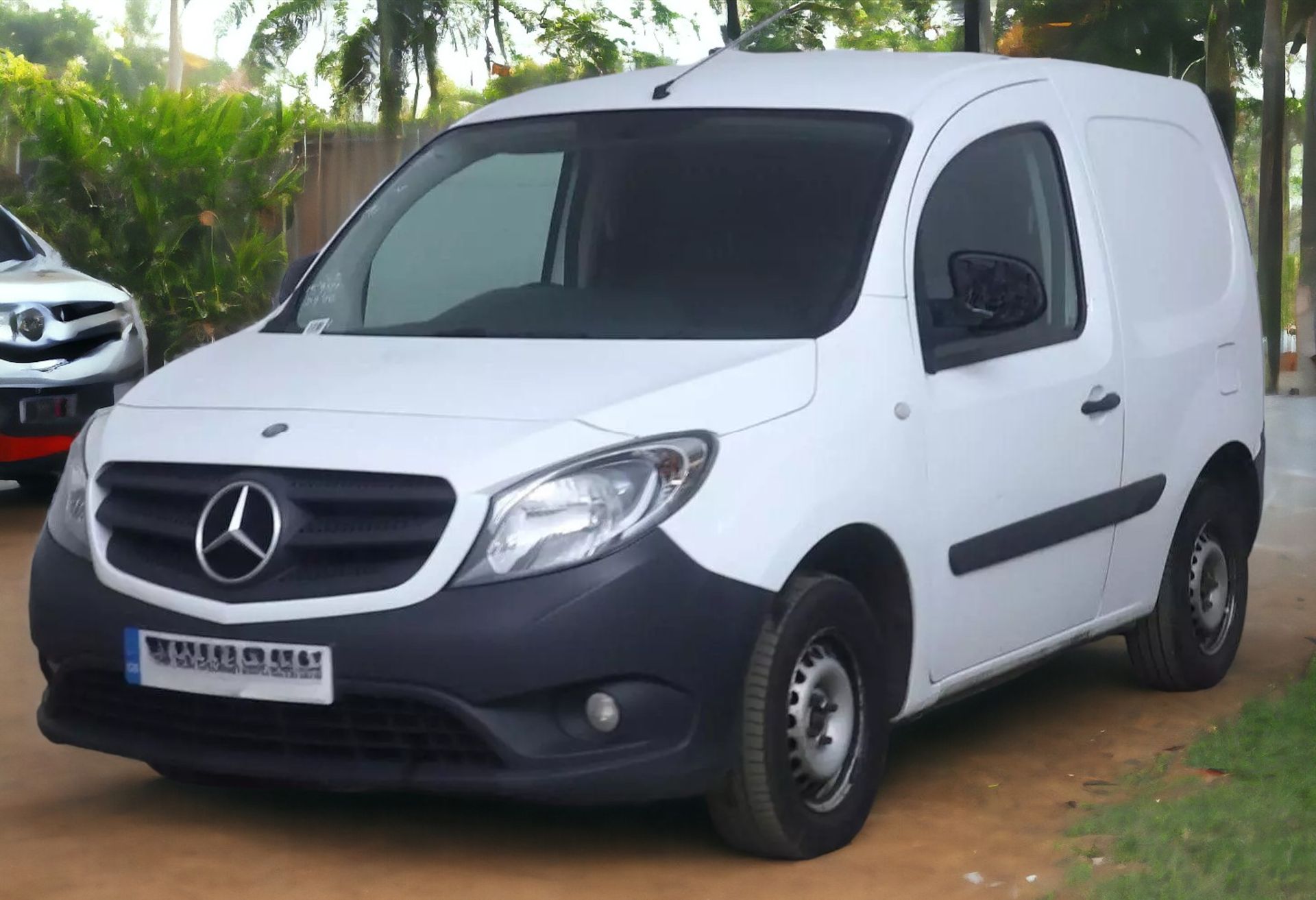 MERCEDES-BENZ CITAN 109 CDI COMPACT: EFFICIENT AND RELIABLE URBAN WORKHORSE - Image 3 of 10