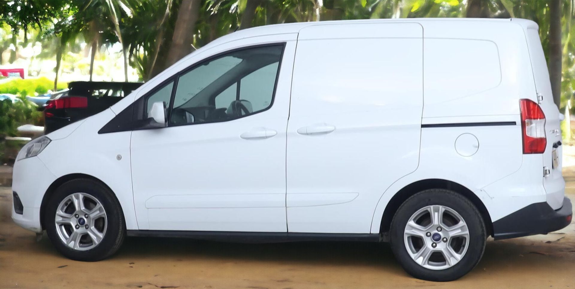 **(ONLY 85K MILEAGE)** FORD TRANSIT COURIER LIMITED: COMPACT AND FEATURE-PACKED WORK COMPANION - Image 4 of 14