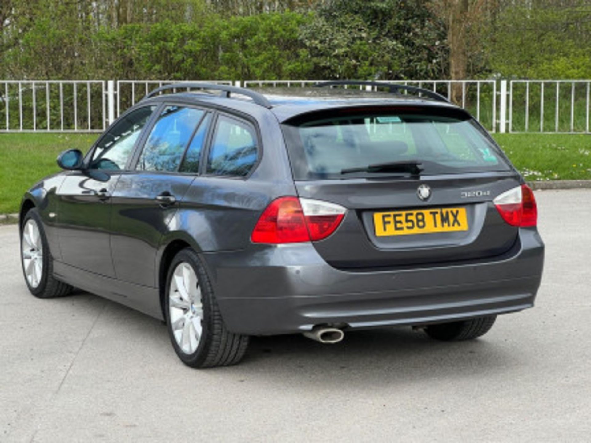 LUXURY ON WHEELS: BMW 3 SERIES 320D SE TOURING >>--NO VAT ON HAMMER--<< - Image 73 of 122