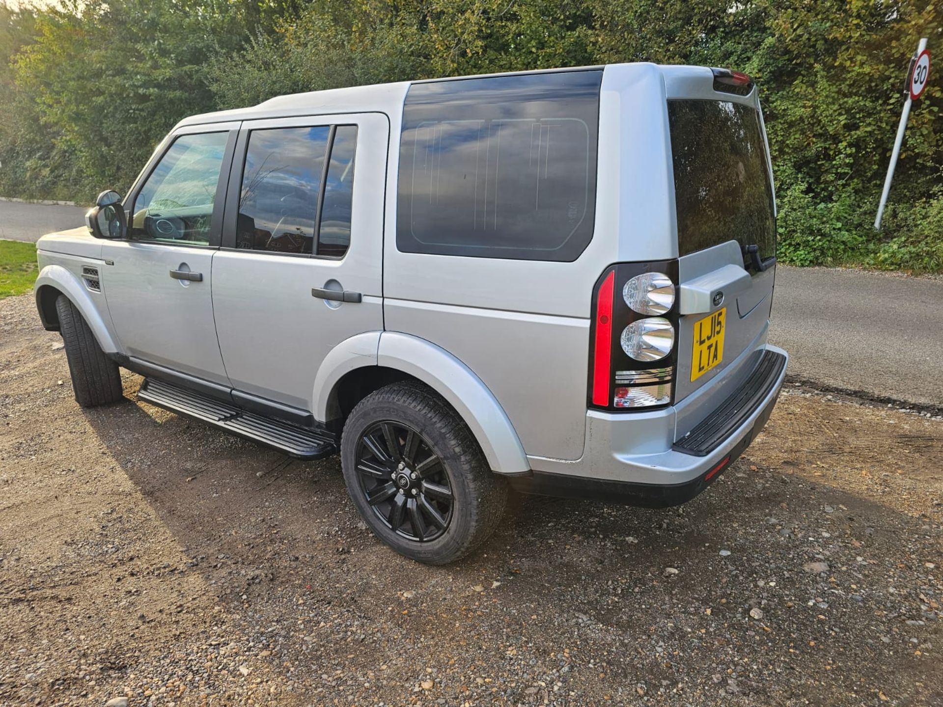 2015 LAND ROVER DISCOVERY SE - Image 8 of 8