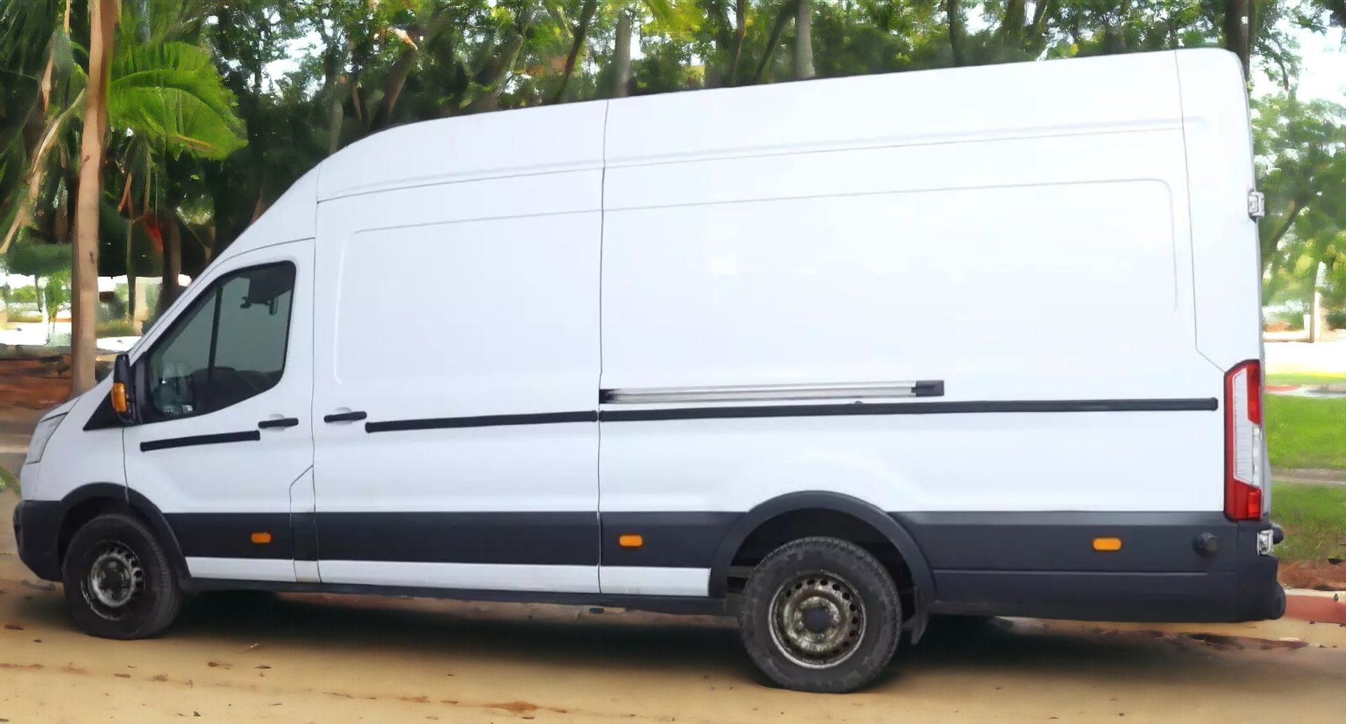 FORD TRANSIT T350 LWB L4 JUMBO: SPACIOUS AND RELIABLE WORKHORSE - Image 5 of 13
