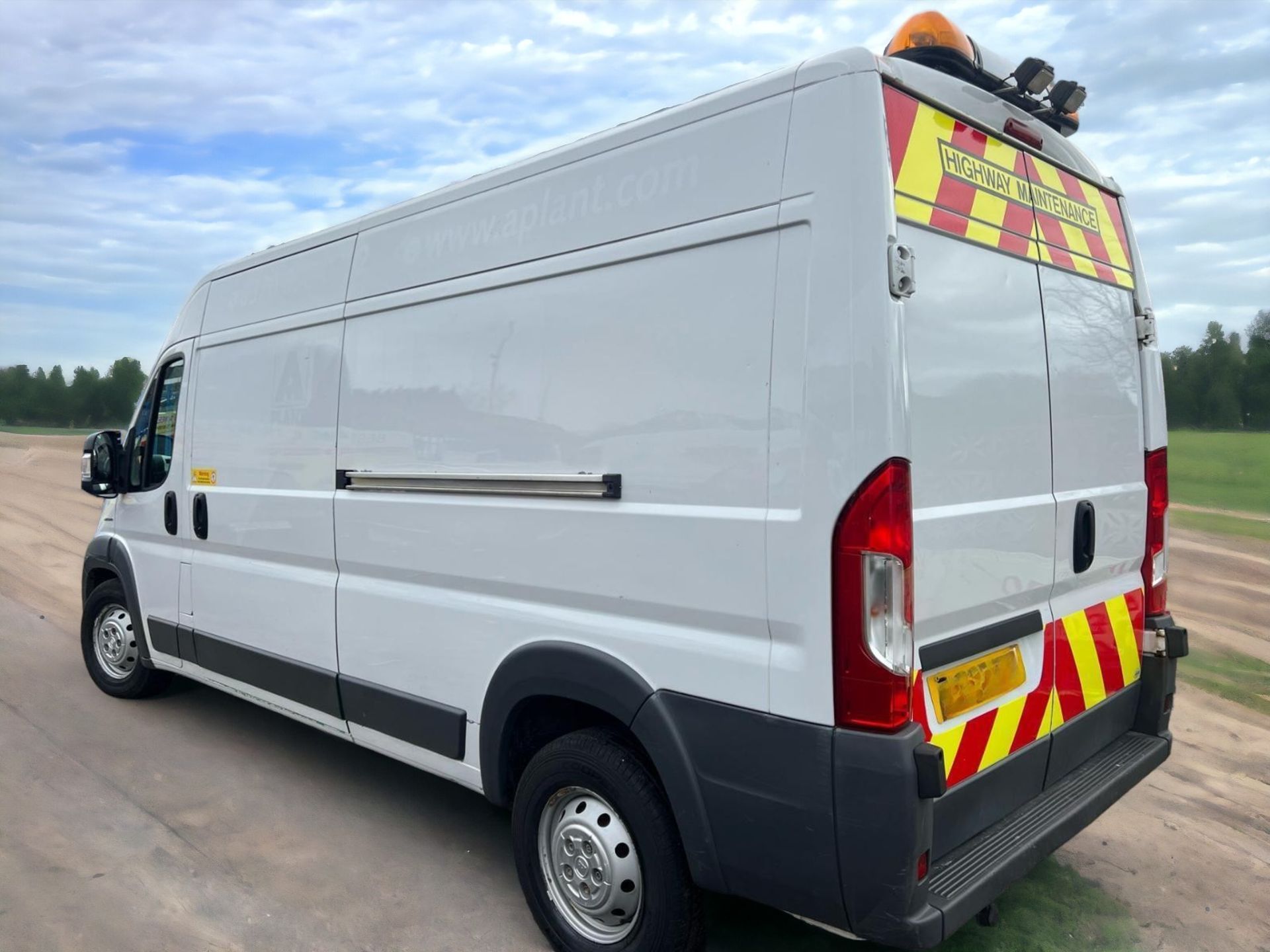 2017 FIAT DUCATO LWB L3 H2 PANEL VAN: READY FOR YOUR NEXT ADVENTURE - Bild 2 aus 15