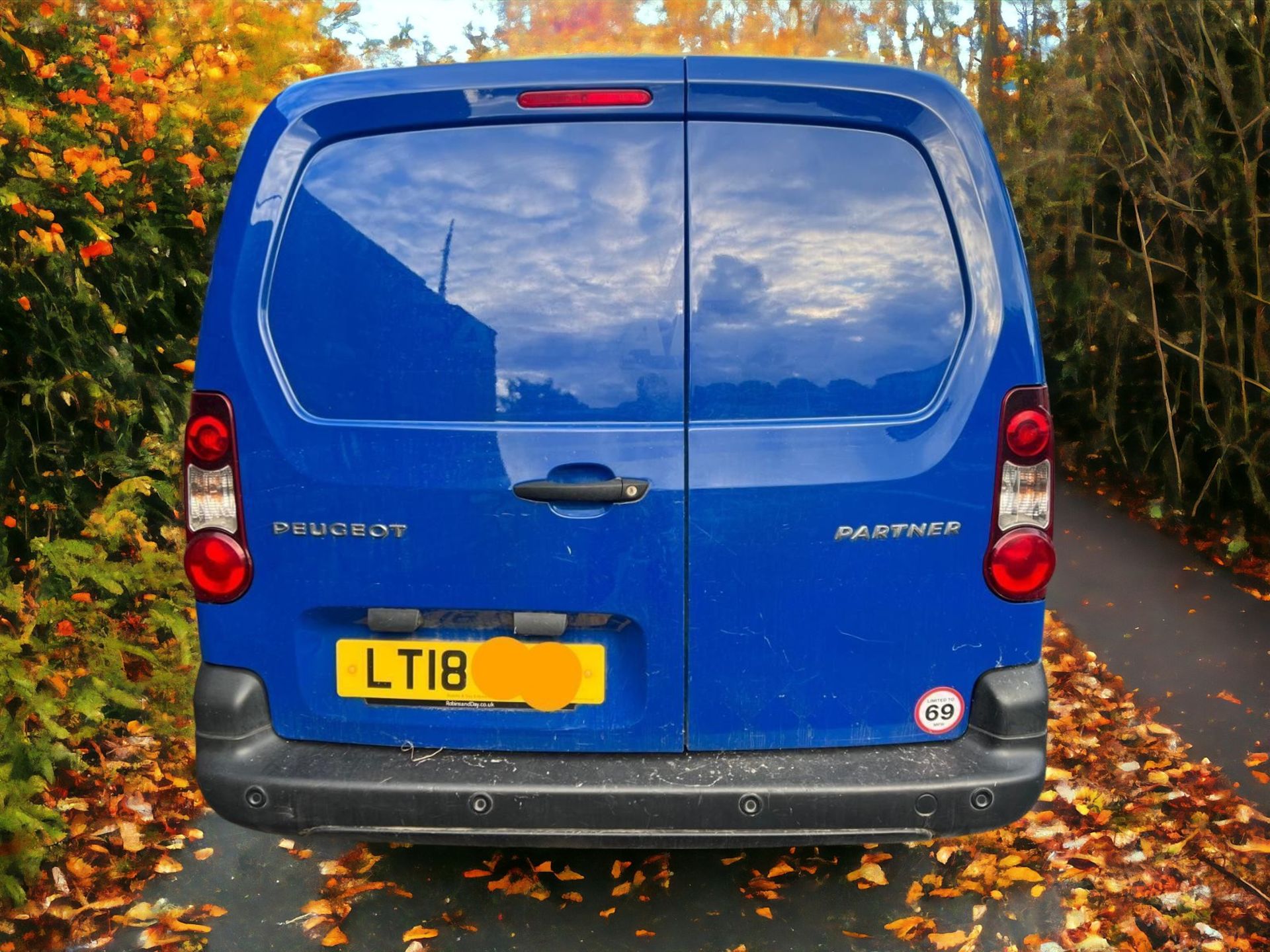 2018 PEUGEOT PARTNER HDI PANEL VAN - SPACIOUS AND VERSATILE **SPARES OR REPAIRS** - Image 2 of 11