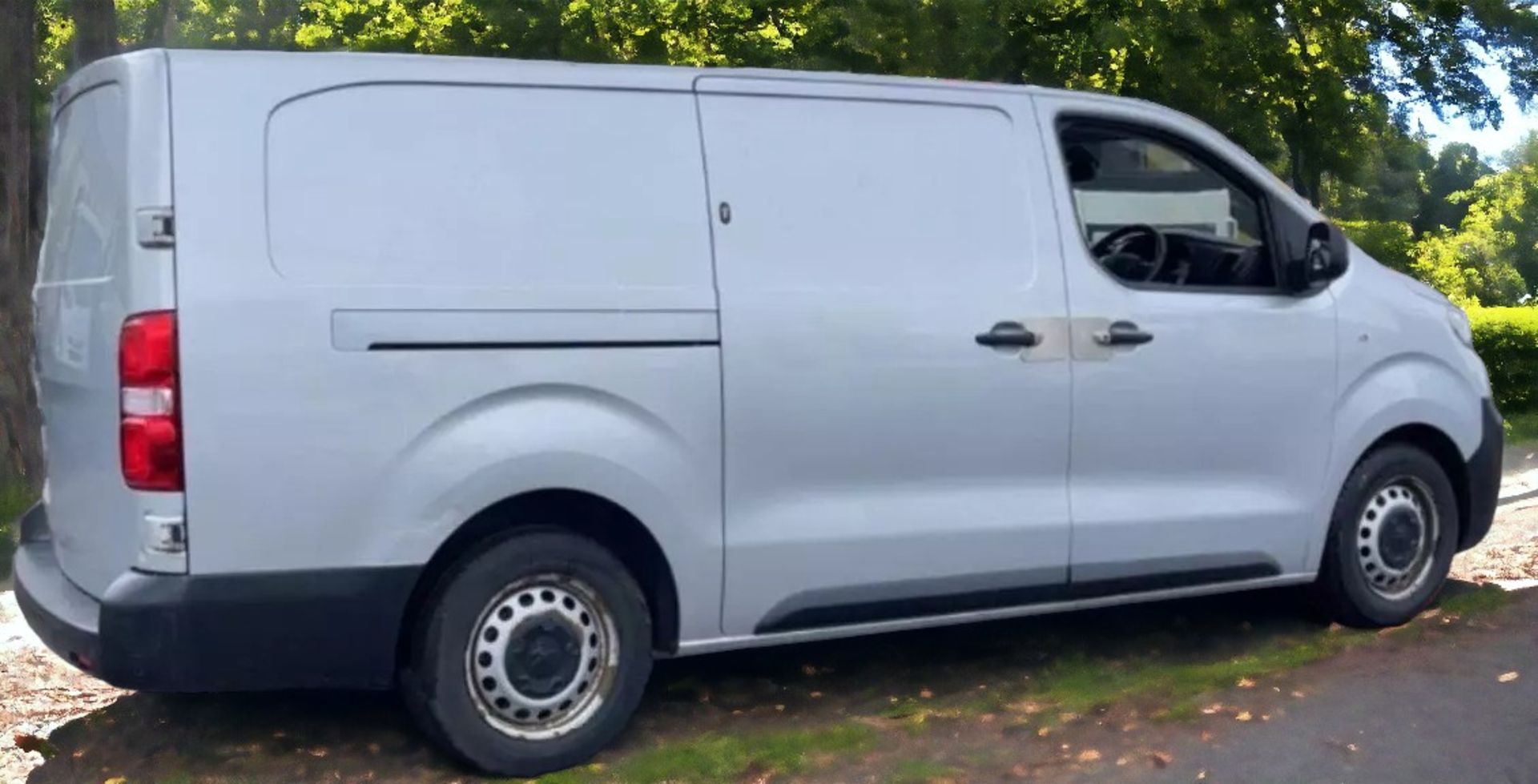 PEUGEOT EXPERT LWB PROFESSIONAL VAN - 2019 - Image 4 of 17