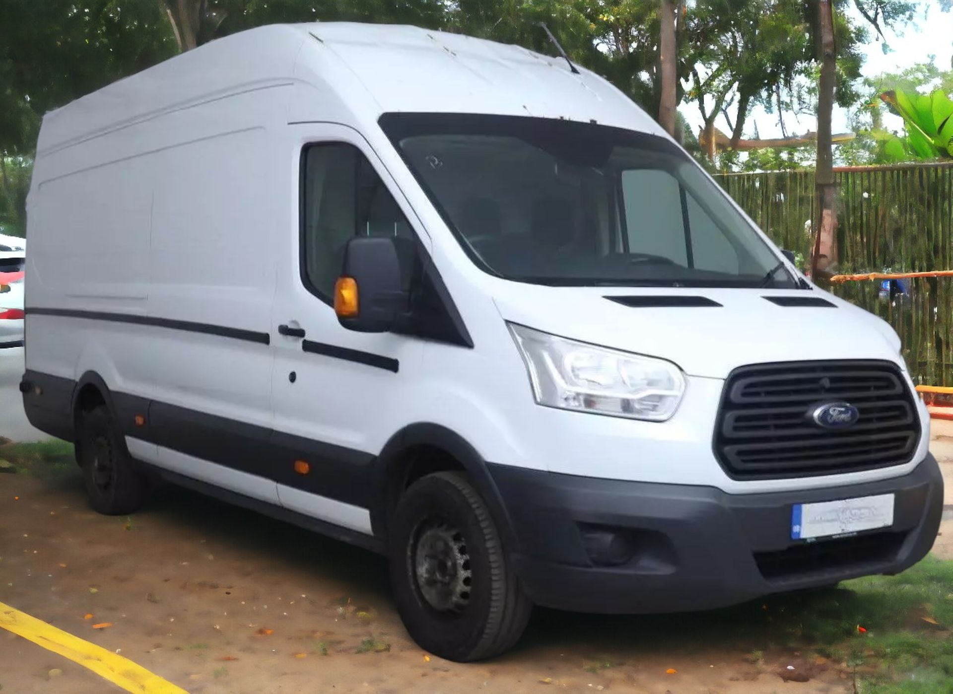 FORD TRANSIT T350 LWB L4 JUMBO: SPACIOUS AND RELIABLE WORKHORSE